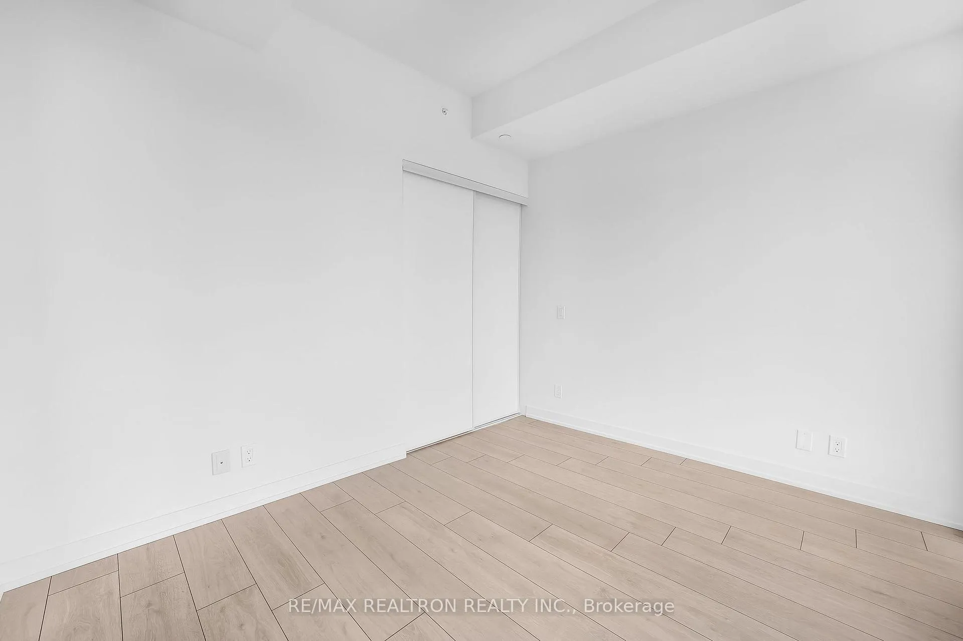 Photo 13 of Unit 1806, 39 Mary Street, Barrie, City Centre — HOMEH