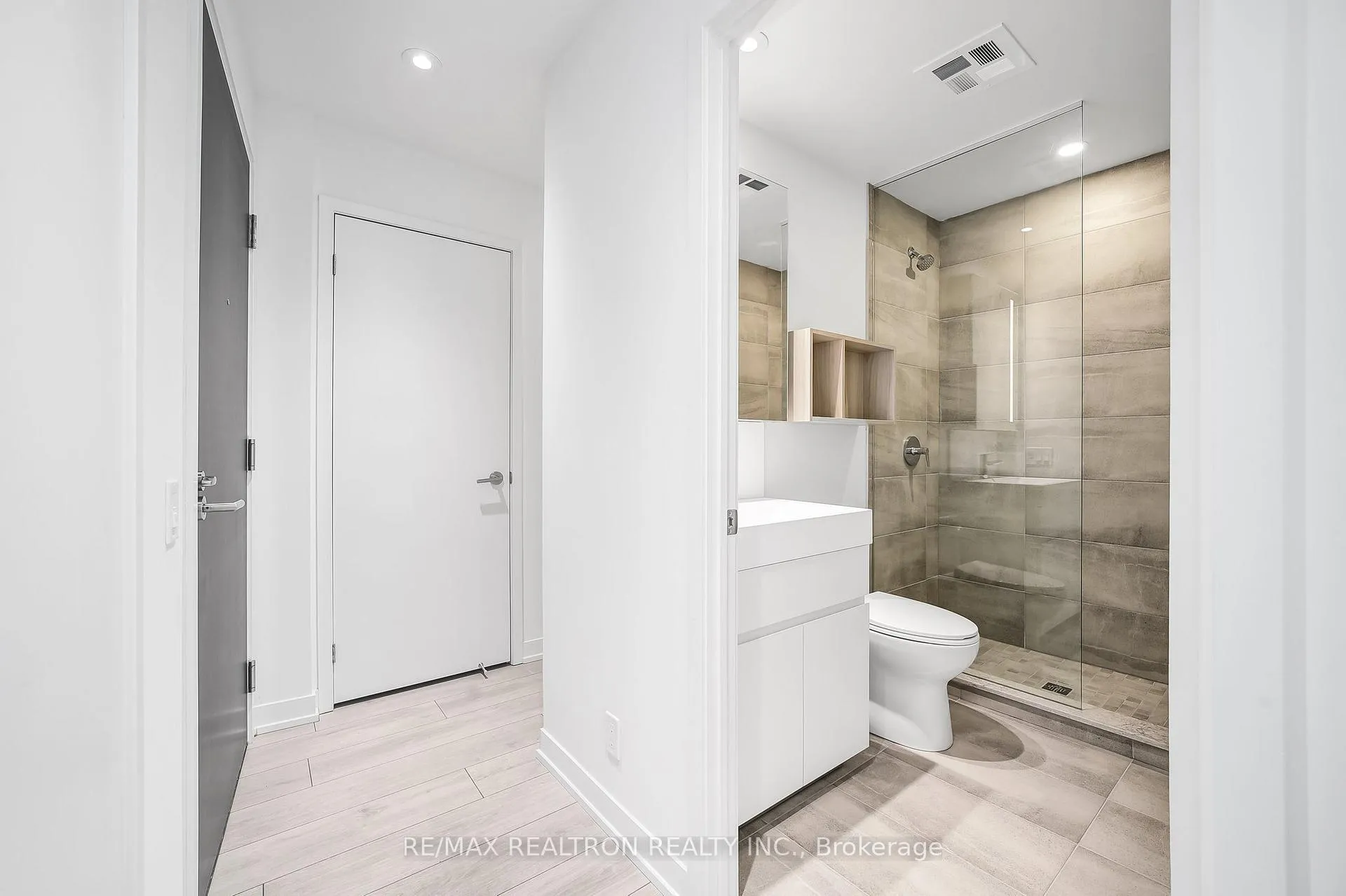 Photo 14 of Unit 1806, 39 Mary Street, Barrie, City Centre — HOMEH