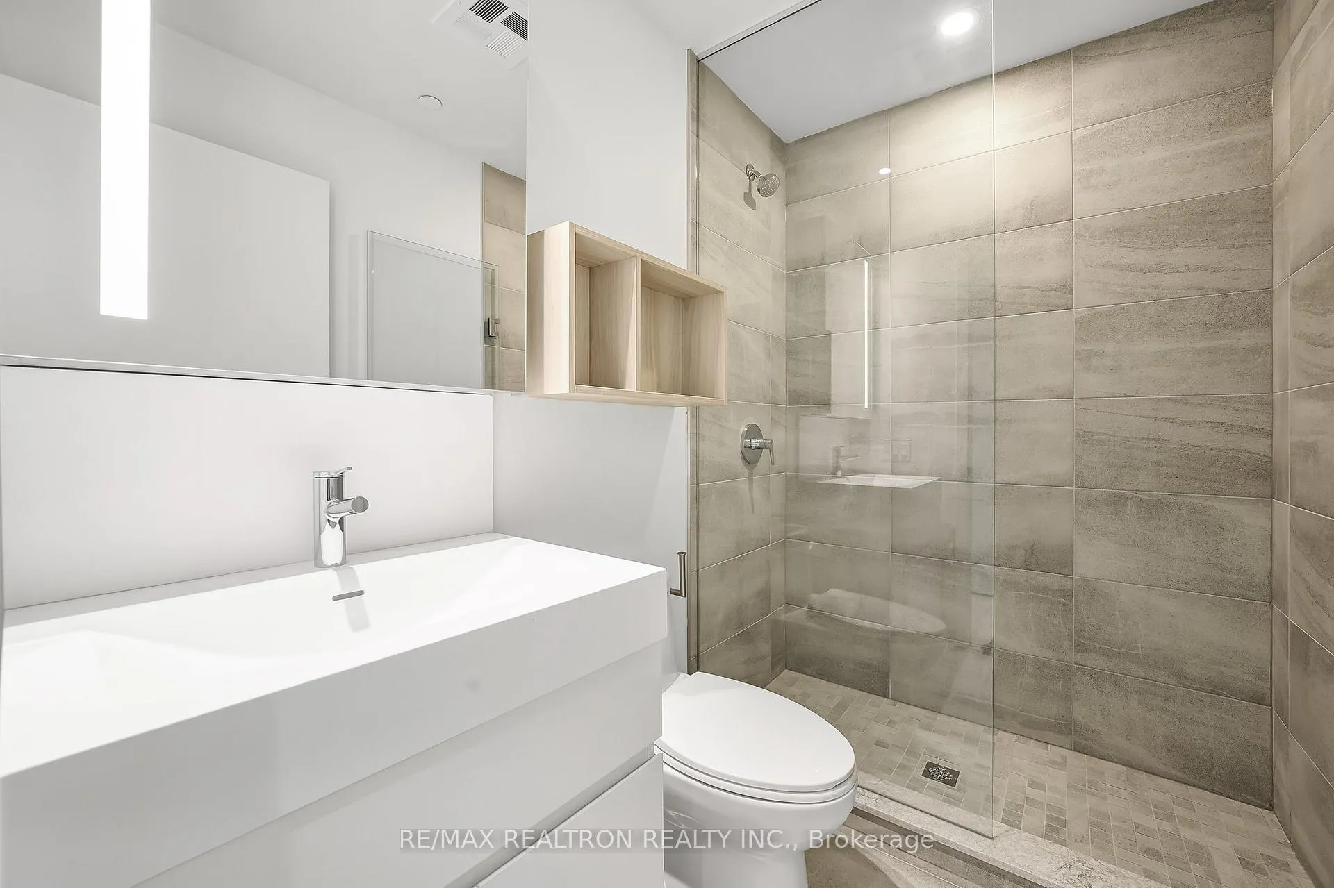 Photo 15 of Unit 1806, 39 Mary Street, Barrie, City Centre — HOMEH