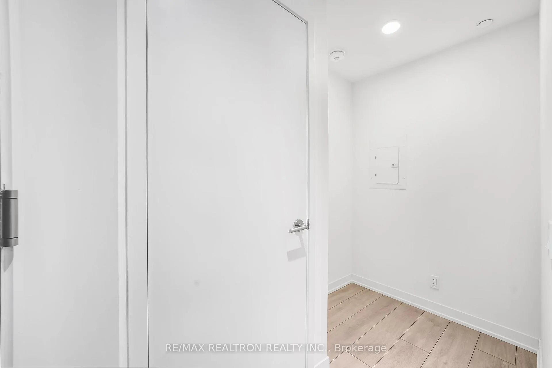 Photo 16 of Unit 1806, 39 Mary Street, Barrie, City Centre — HOMEH