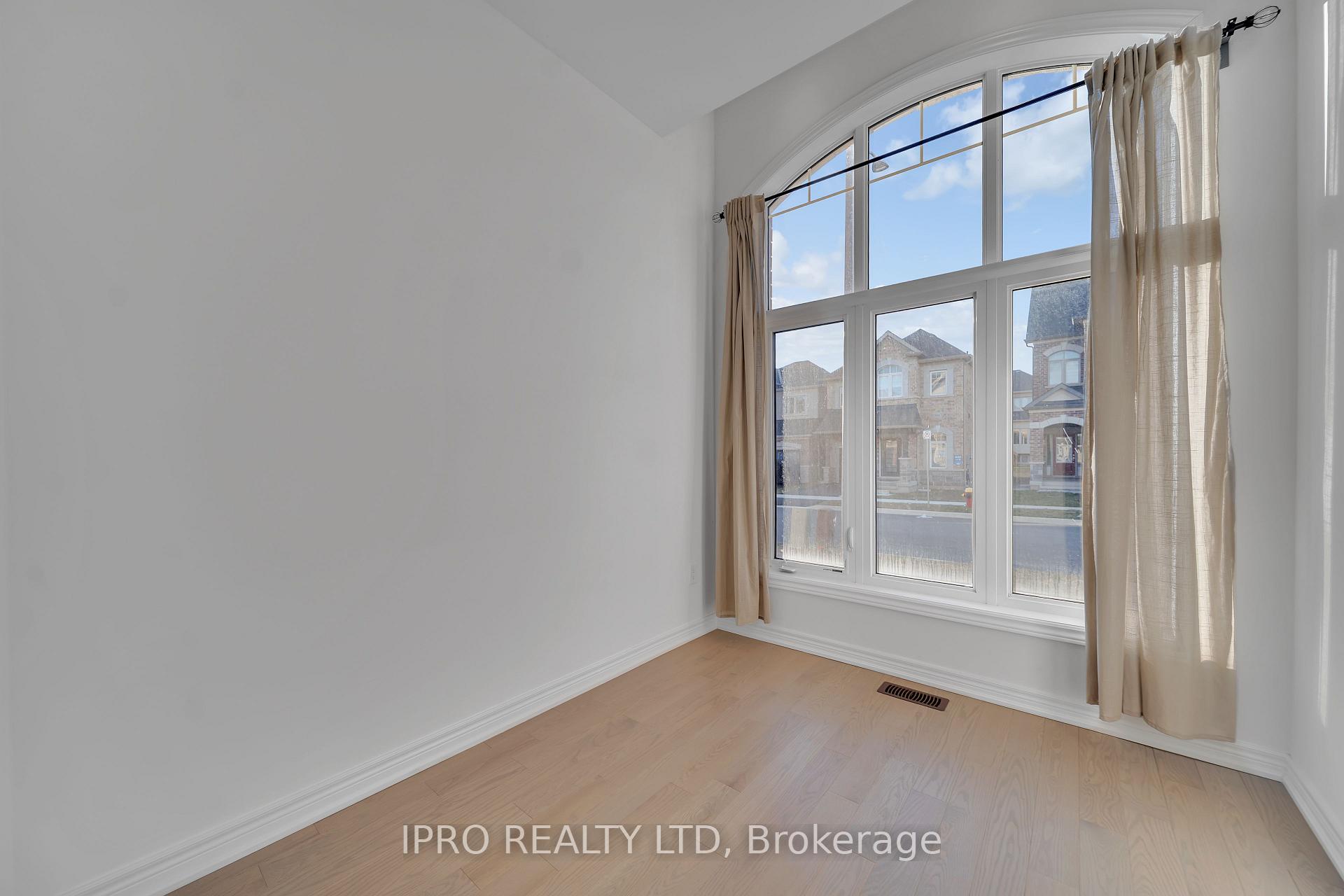 Photo 5 of 3950 Koenig Road, Burlington, Alton — HOMEH