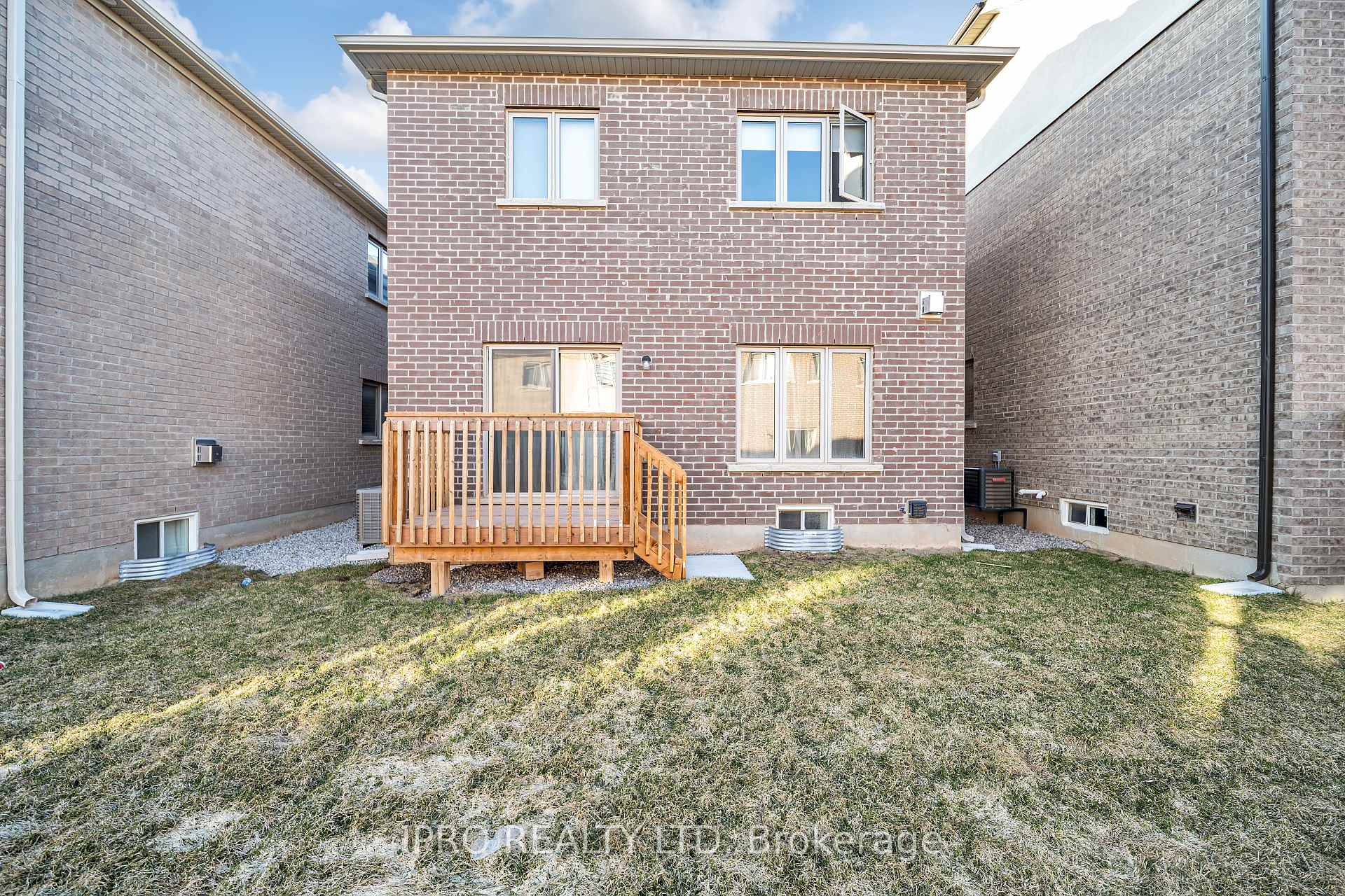 Photo 31 of 3950 Koenig Road, Burlington, Alton — HOMEH
