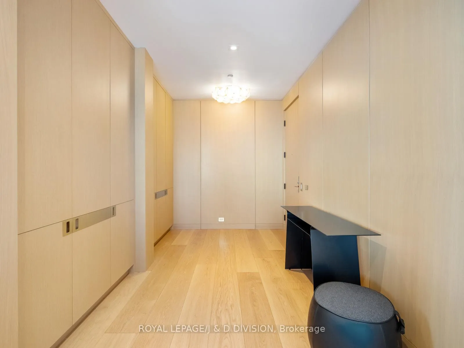 Photo 4 of Unit 707, 1 Strathgowan Avenue, Toronto, Lawrence Park South — HOMEH
