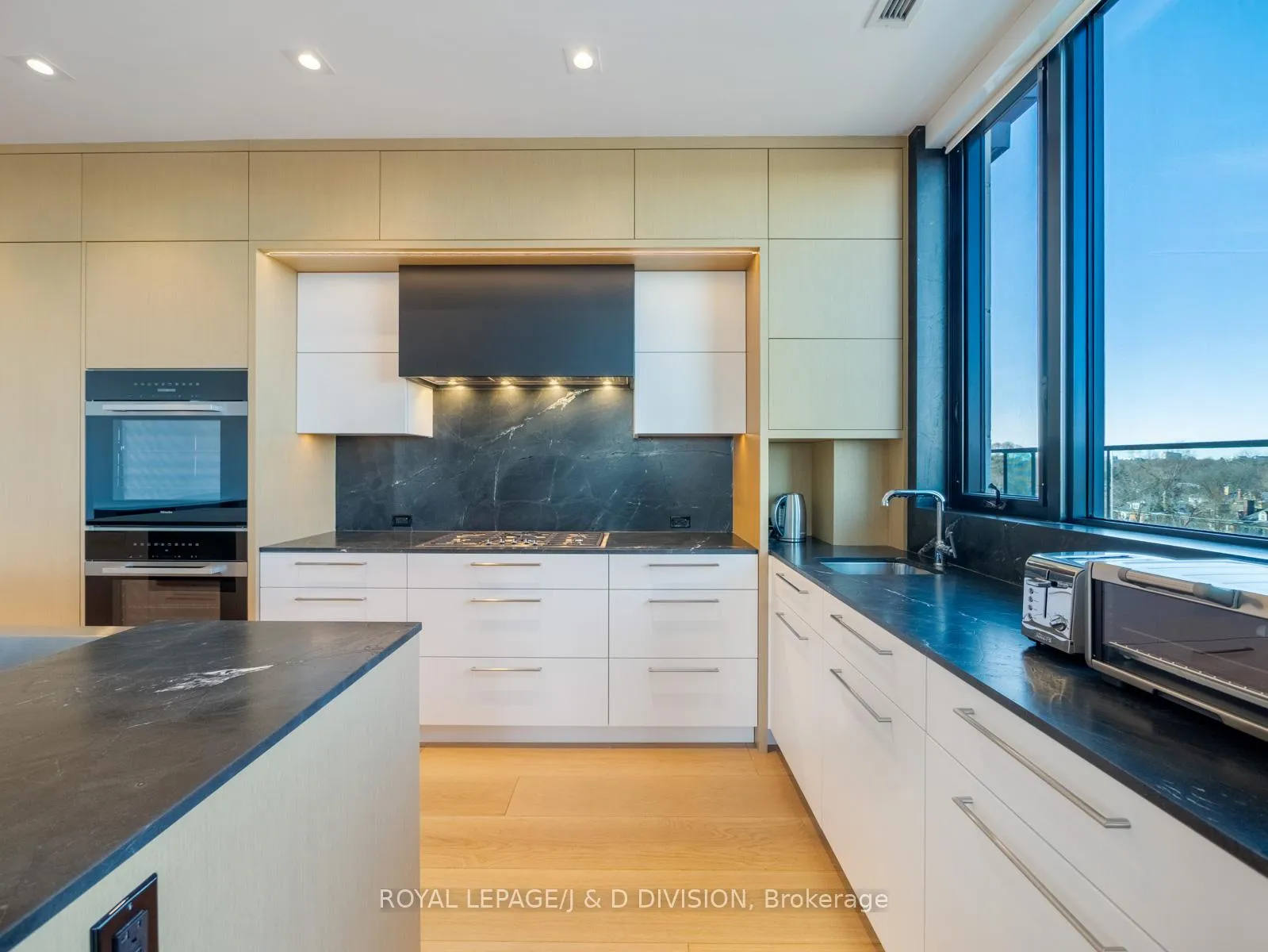 Photo 8 of Unit 707, 1 Strathgowan Avenue, Toronto, Lawrence Park South — HOMEH