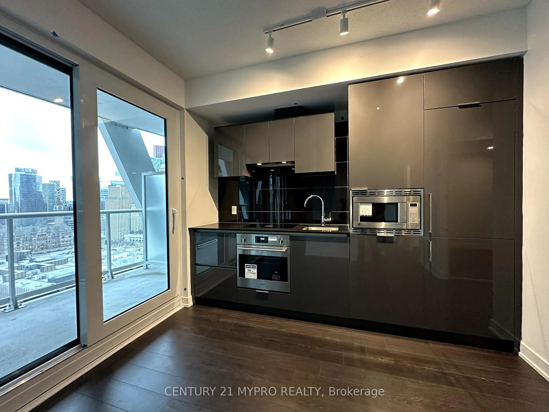 Photo 2 of Unit 2213, 230 Simcoe Street, Toronto, Kensington-Chinatown — HOMEH