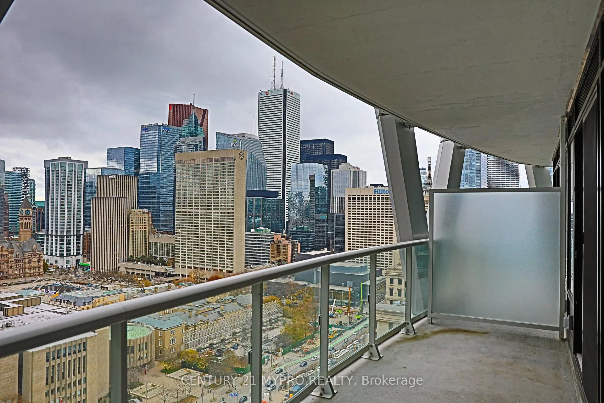 Photo 7 of Unit 2213, 230 Simcoe Street, Toronto, Kensington-Chinatown — HOMEH