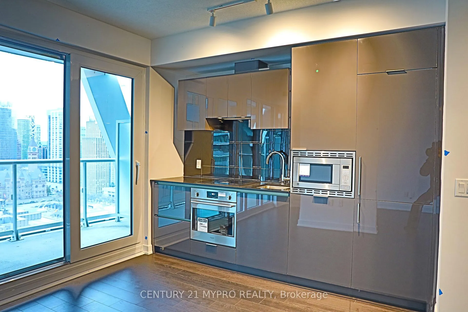 Photo 9 of Unit 2213, 230 Simcoe Street, Toronto, Kensington-Chinatown — HOMEH