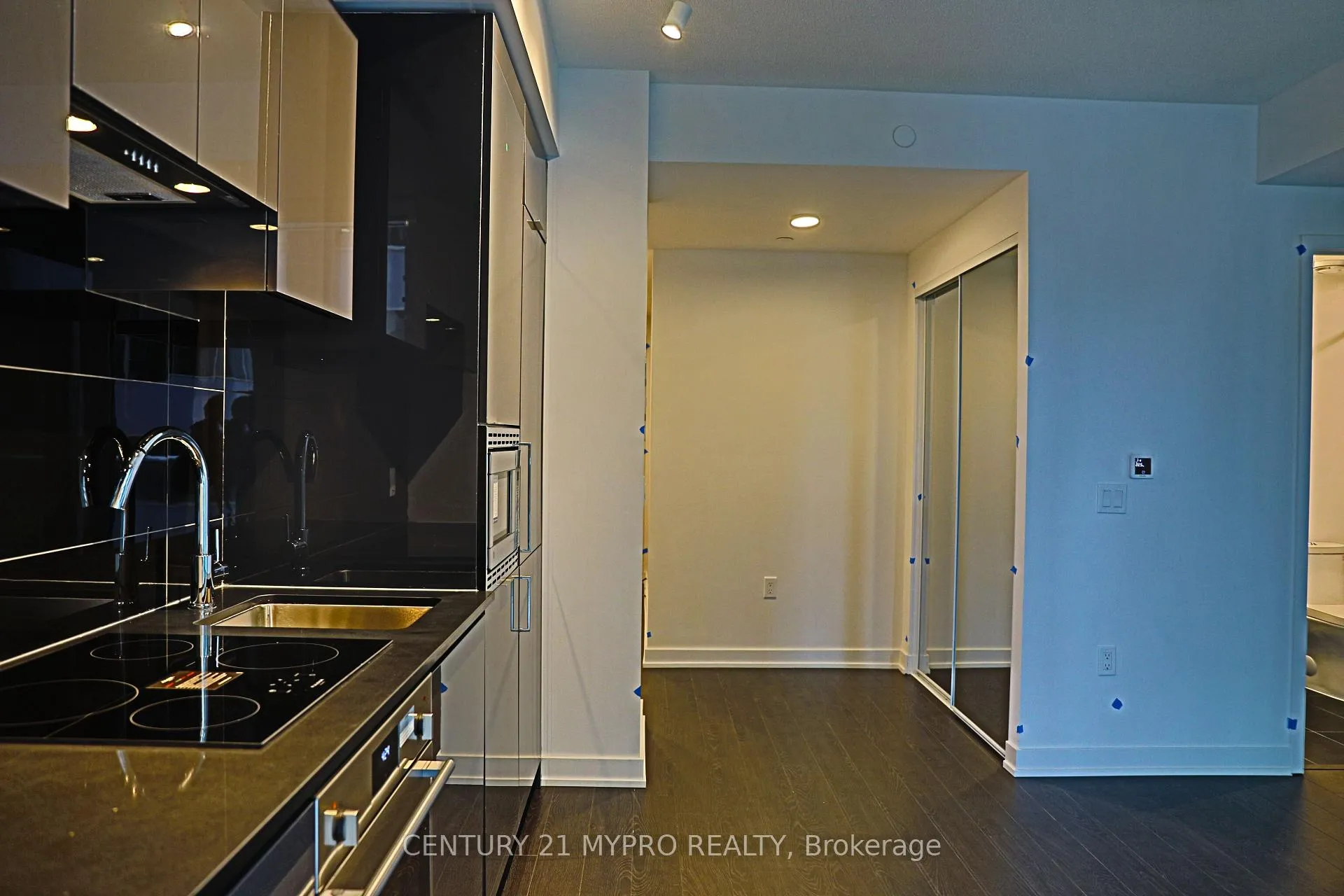 Photo 11 of Unit 2213, 230 Simcoe Street, Toronto, Kensington-Chinatown — HOMEH