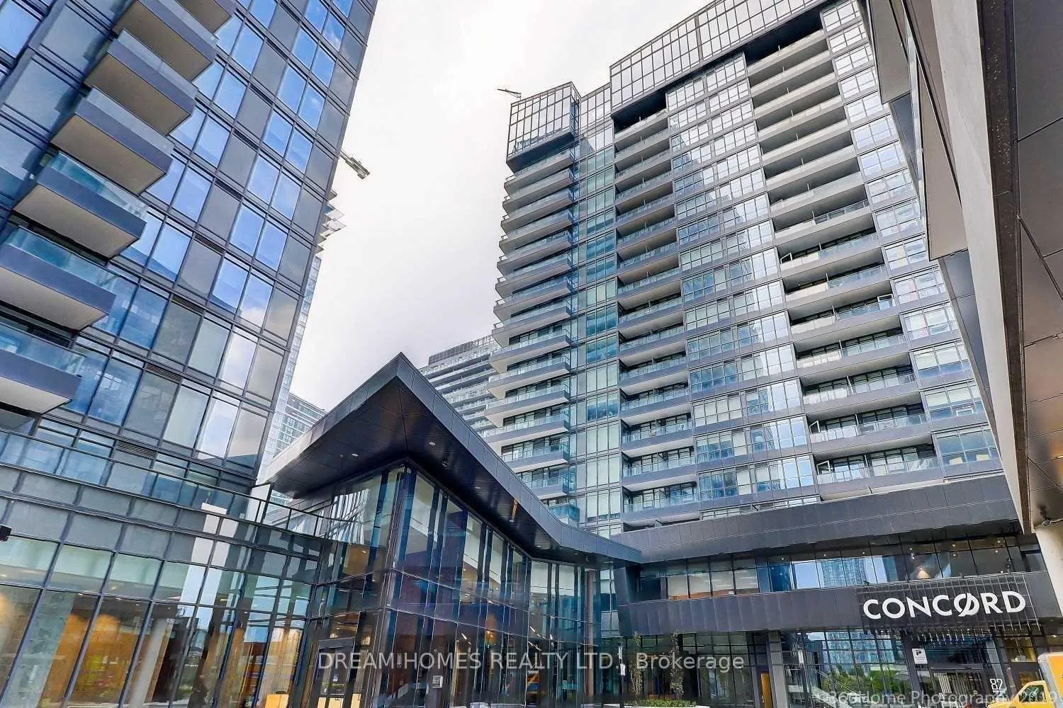 Photo 3 of Unit 2102, 80 Queens Wharf Road, Toronto, Waterfront Communities — HOMEH