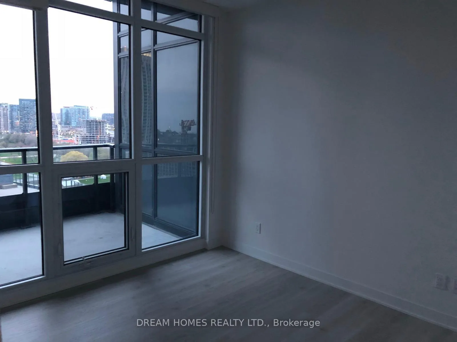 Photo 4 of Unit 2102, 80 Queens Wharf Road, Toronto, Waterfront Communities — HOMEH