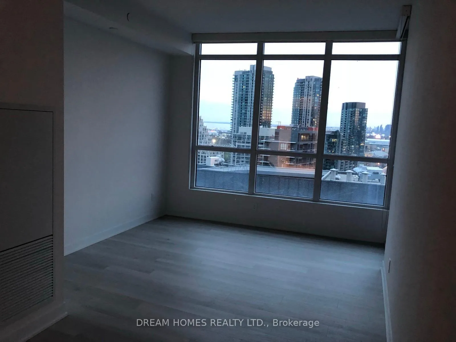 Photo 6 of Unit 2102, 80 Queens Wharf Road, Toronto, Waterfront Communities — HOMEH