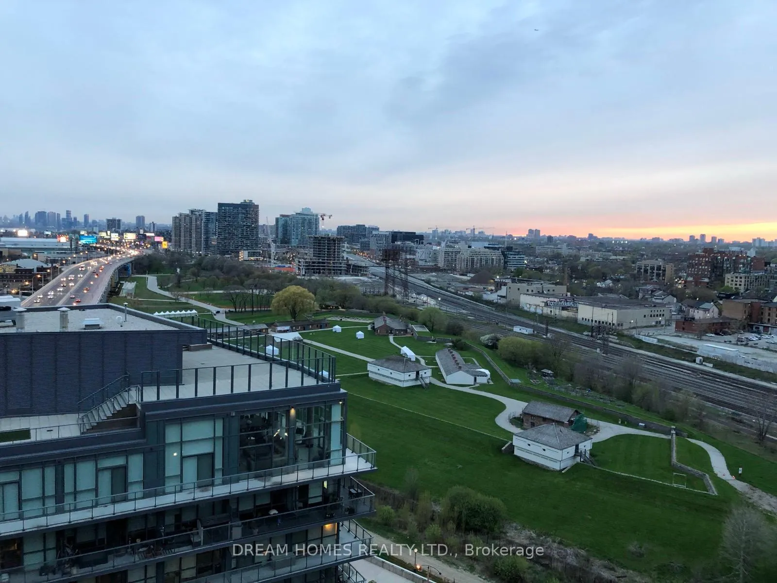 Photo 14 of Unit 2102, 80 Queens Wharf Road, Toronto, Waterfront Communities — HOMEH