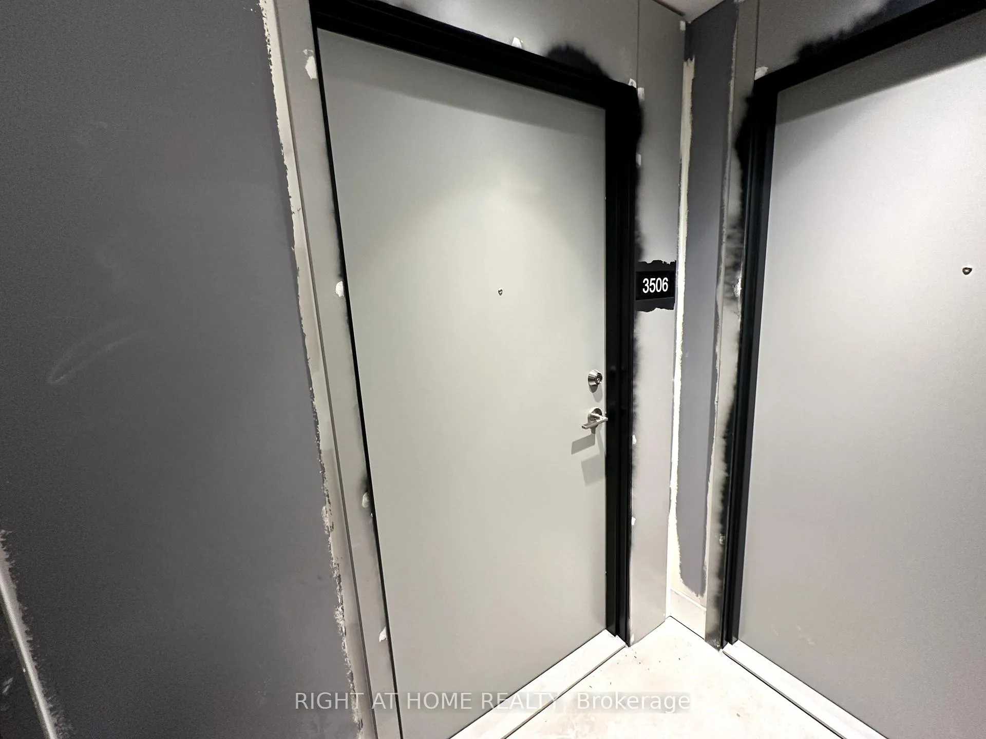 Photo 2 of Unit 3506, 30 Upper Mall Way, Vaughan, Brownridge — HOMEH