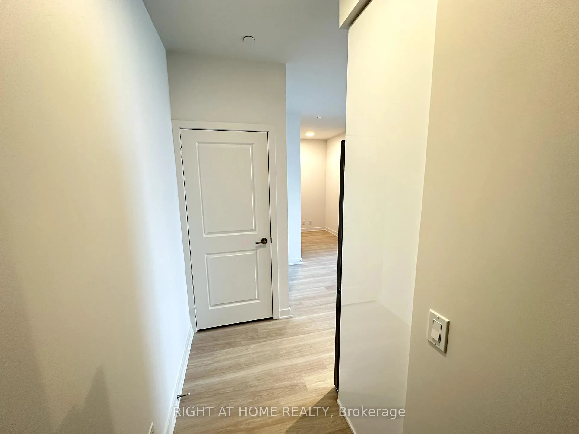 Photo 3 of Unit 3506, 30 Upper Mall Way, Vaughan, Brownridge — HOMEH