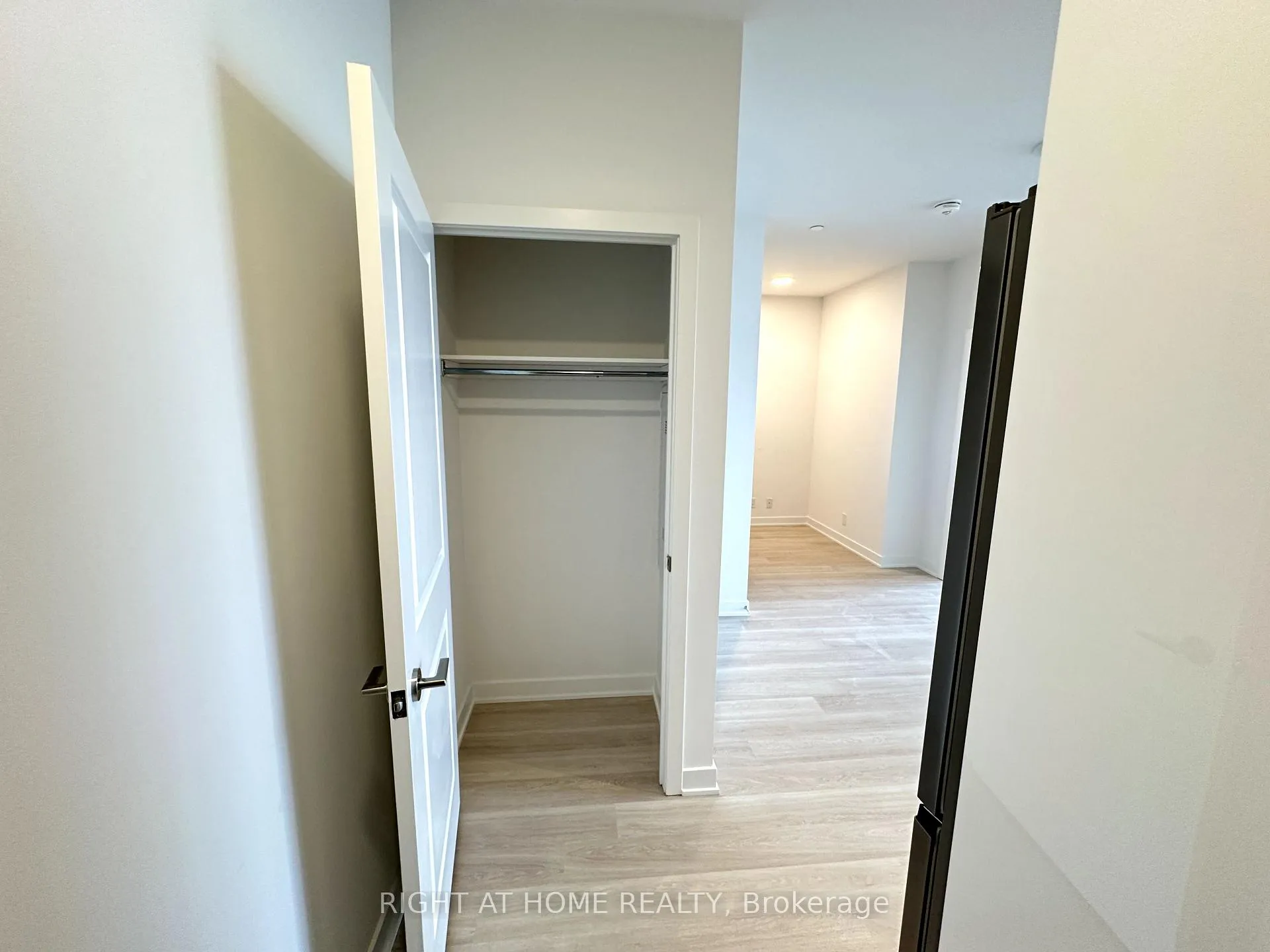 Photo 4 of Unit 3506, 30 Upper Mall Way, Vaughan, Brownridge — HOMEH