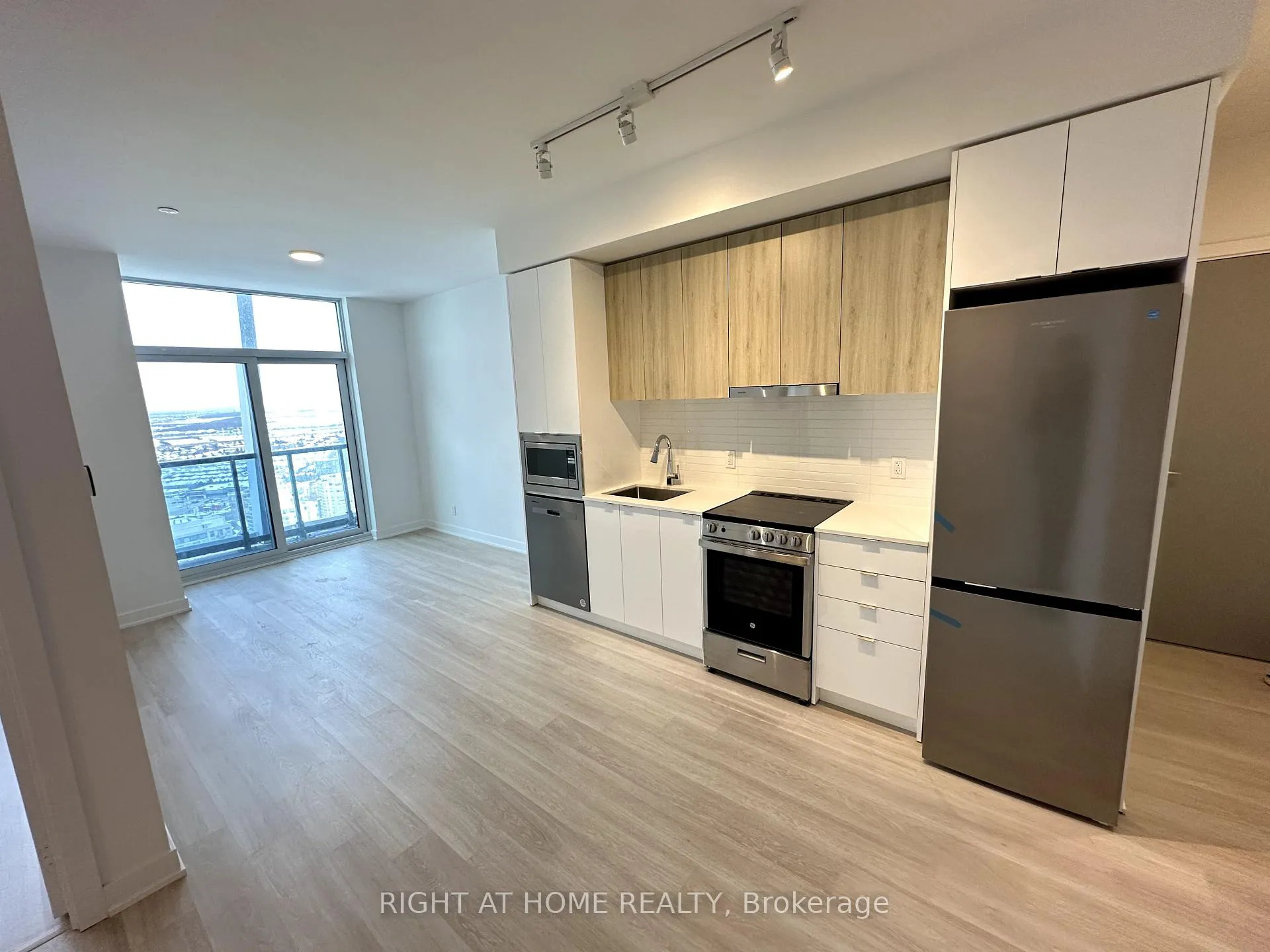 Photo 6 of Unit 3506, 30 Upper Mall Way, Vaughan, Brownridge — HOMEH