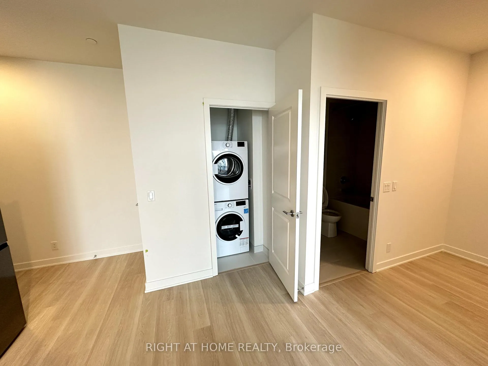 Photo 10 of Unit 3506, 30 Upper Mall Way, Vaughan, Brownridge — HOMEH