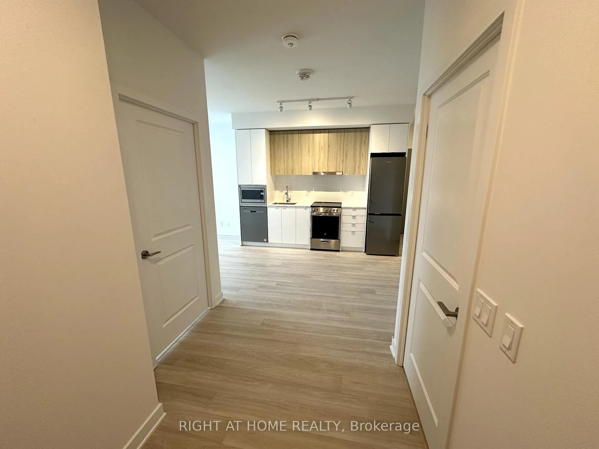 Photo 13 of Unit 3506, 30 Upper Mall Way, Vaughan, Brownridge — HOMEH