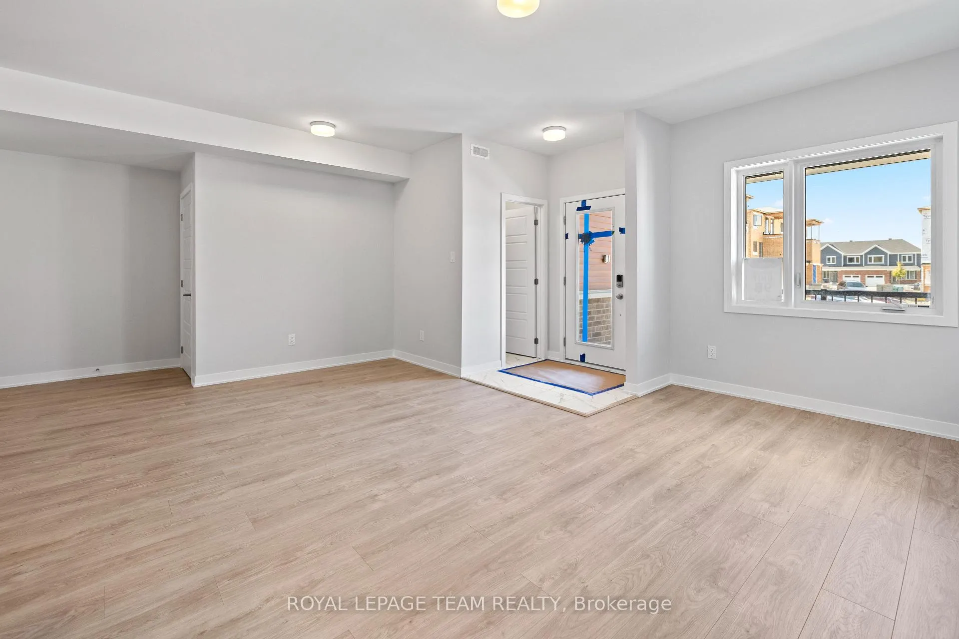 Photo 3 of 808 Parnian Private, Ottawa, Barrhaven - Half Moon Bay — HOMEH