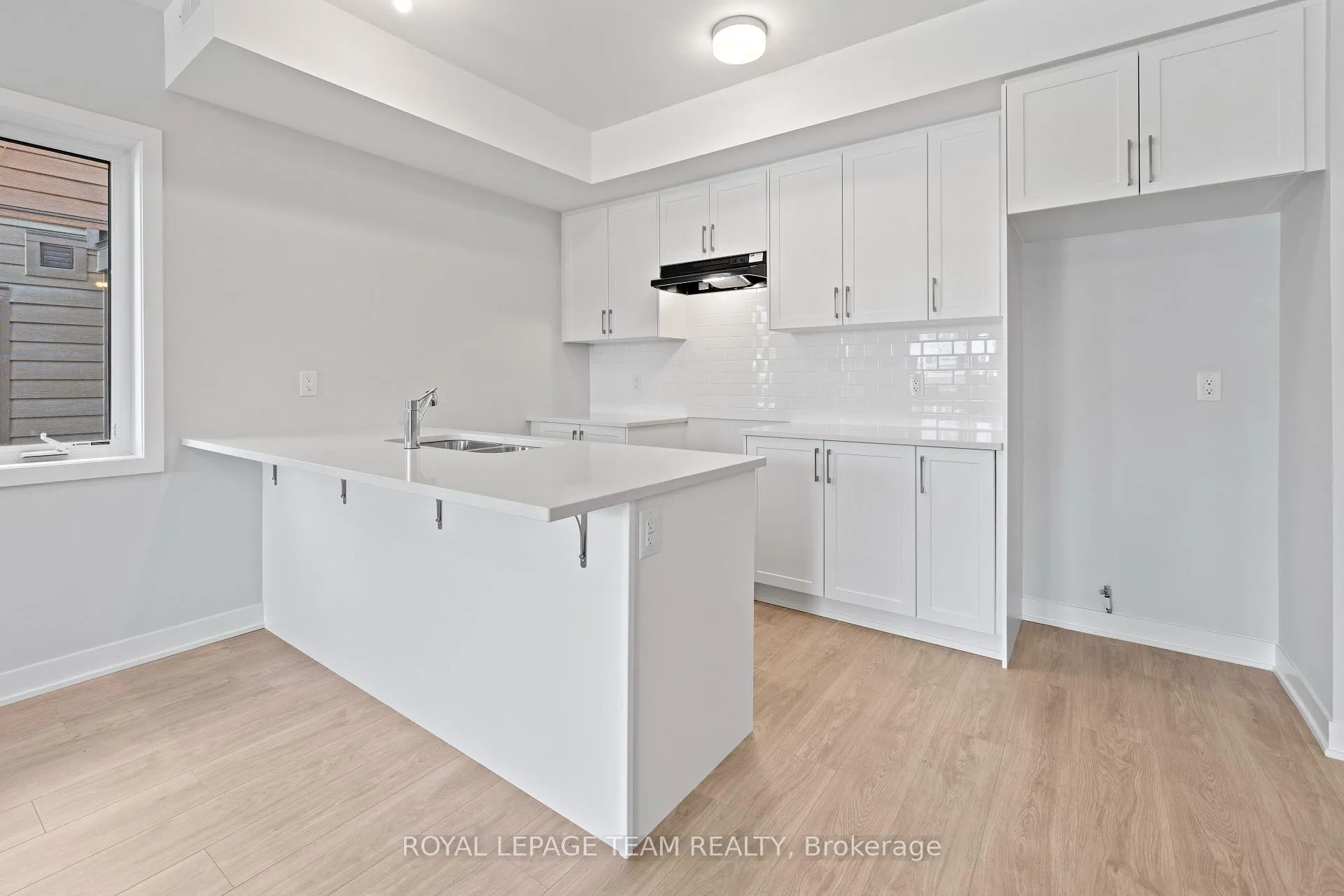Photo 7 of 808 Parnian Private, Ottawa, Barrhaven - Half Moon Bay — HOMEH