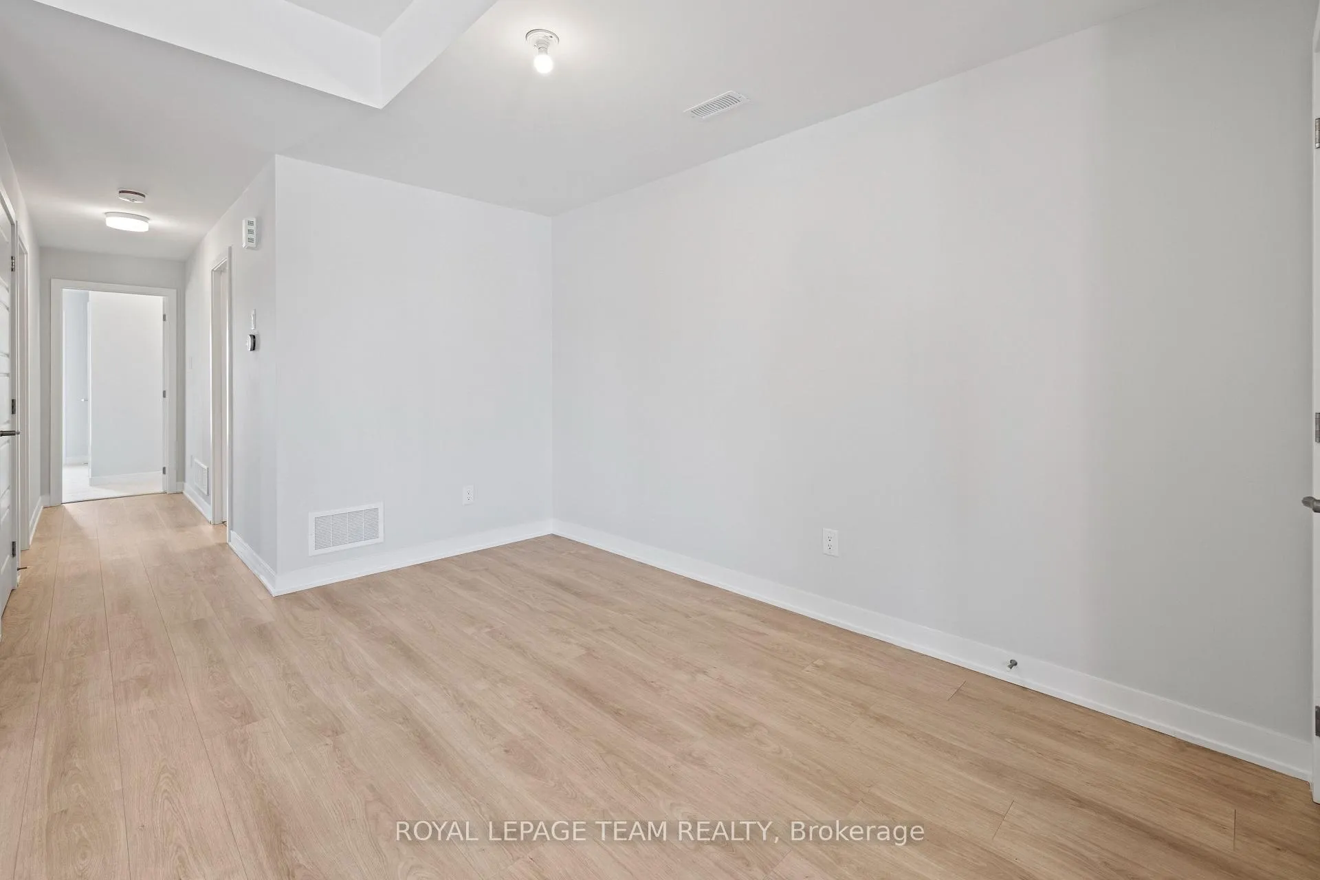 Photo 8 of 808 Parnian Private, Ottawa, Barrhaven - Half Moon Bay — HOMEH