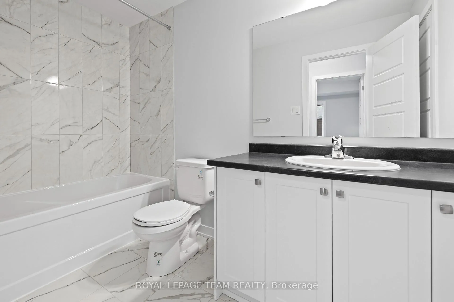Photo 10 of 808 Parnian Private, Ottawa, Barrhaven - Half Moon Bay — HOMEH