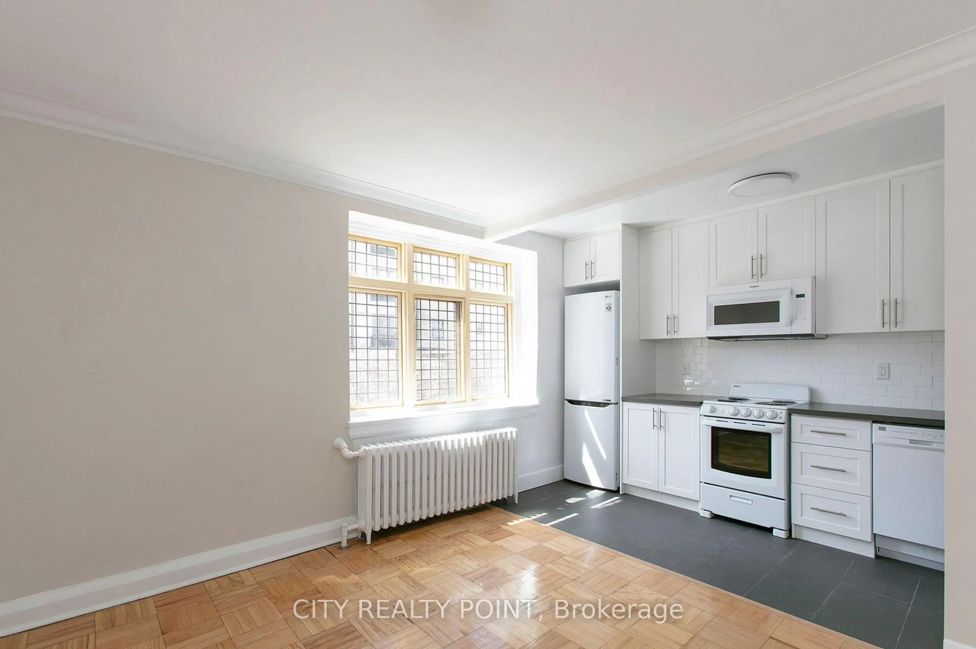 Front of Unit 321, 398 Avenue Road