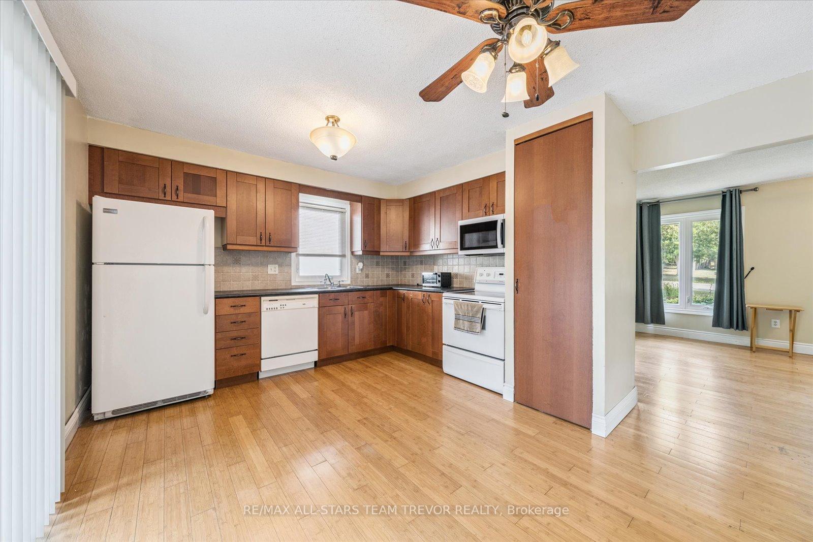 Photo 6 of 246 Glenwoods Avenue, Georgina, Keswick South — HOMEH