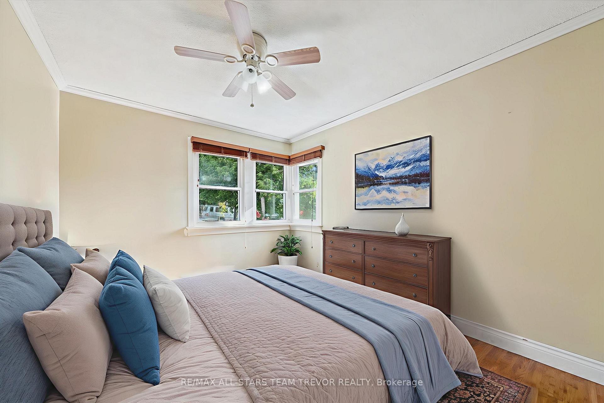 Photo 8 of 246 Glenwoods Avenue, Georgina, Keswick South — HOMEH