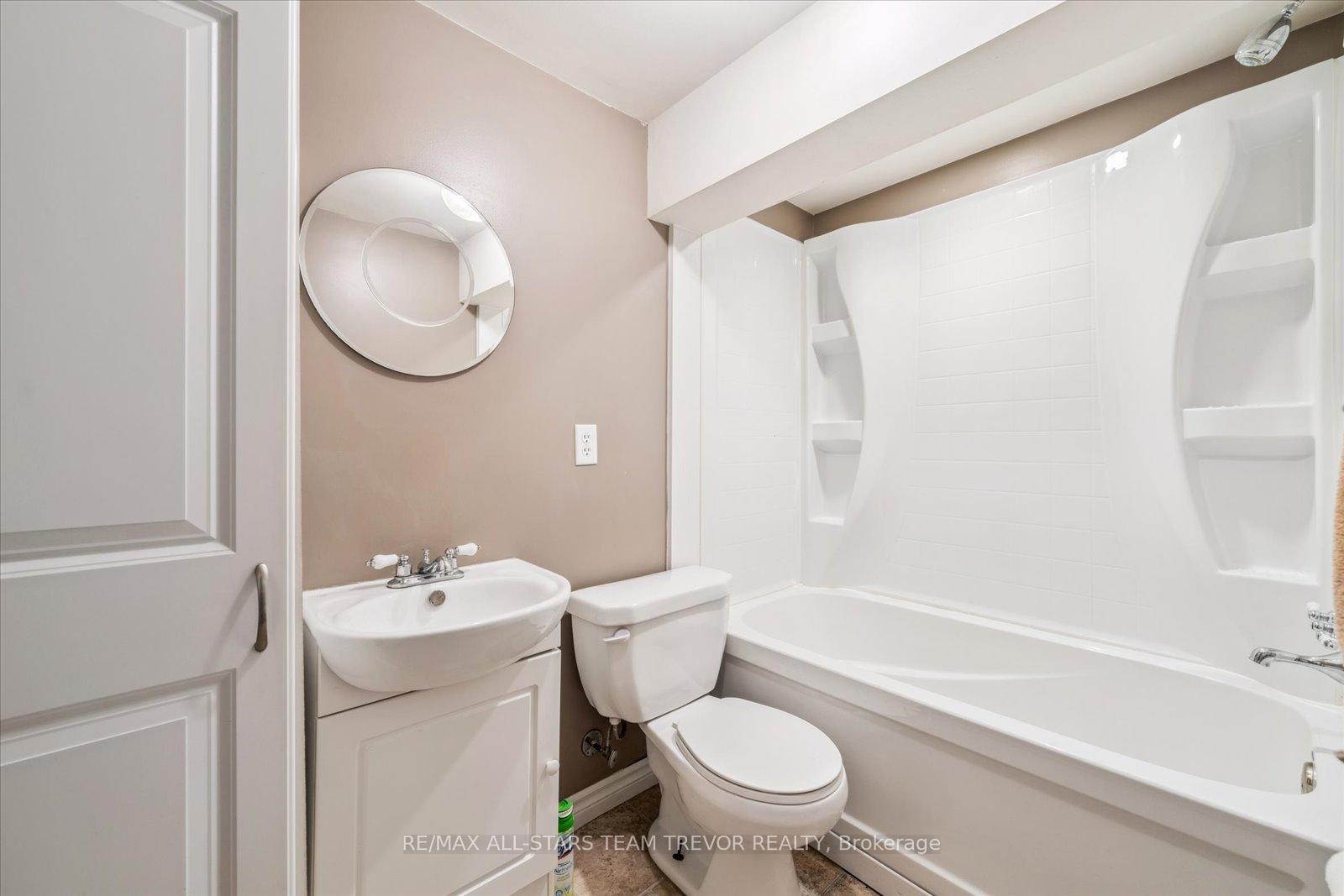 Photo 16 of 246 Glenwoods Avenue, Georgina, Keswick South — HOMEH