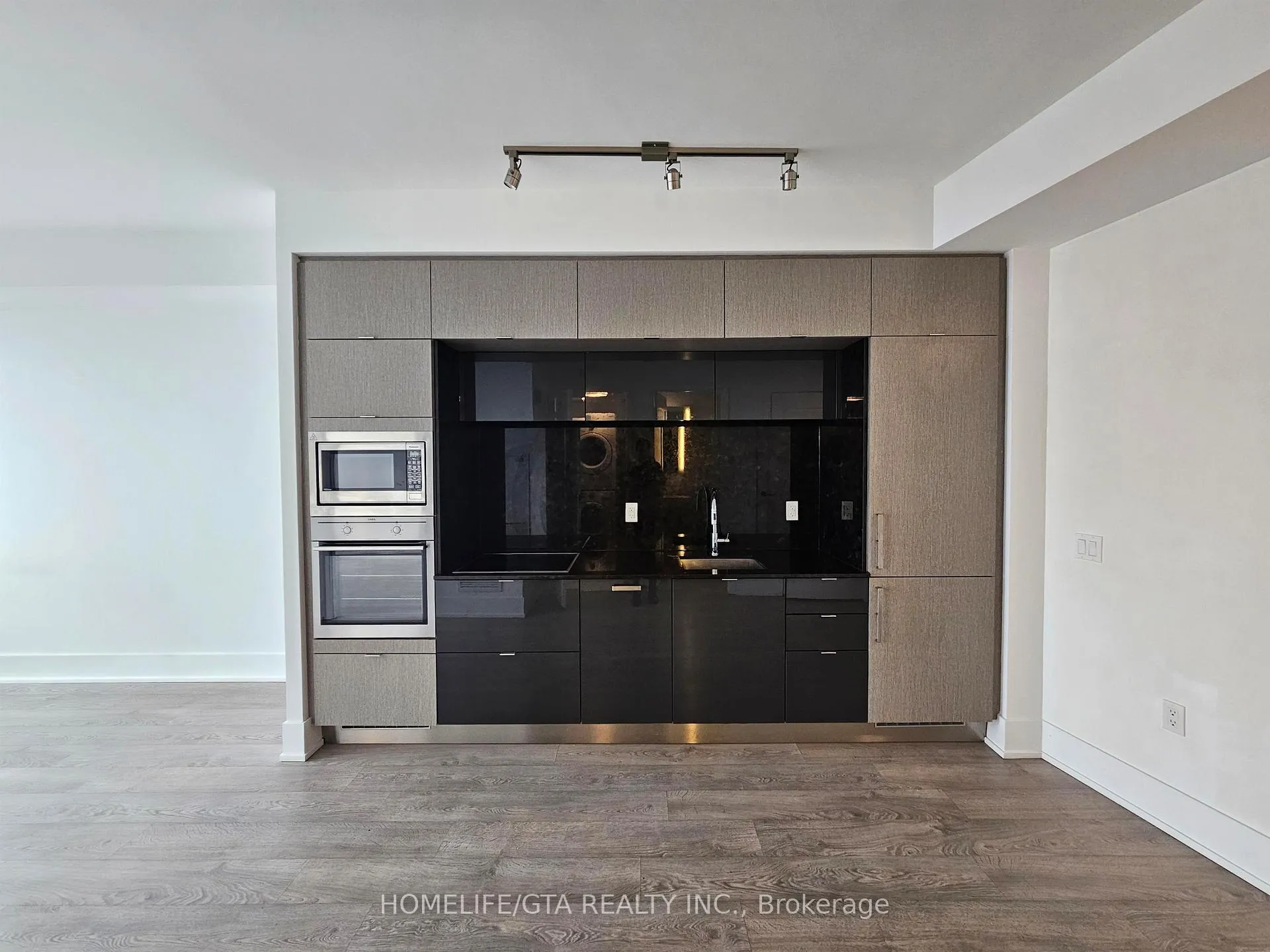 Photo 4 of Unit 4009, 10 York Street, Toronto, Waterfront Communities — HOMEH