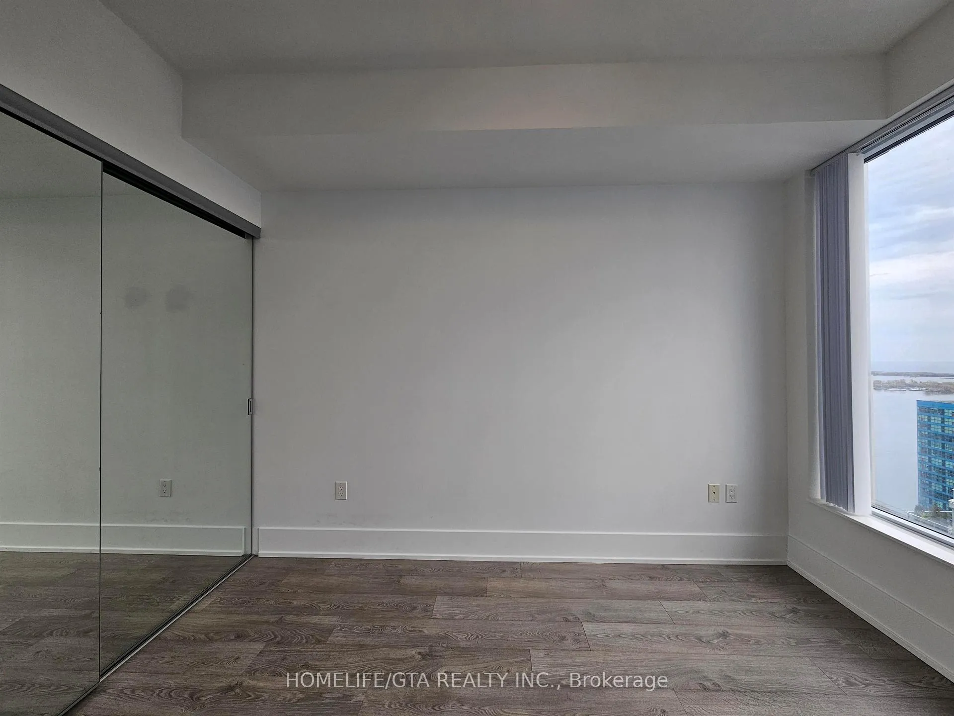 Photo 8 of Unit 4009, 10 York Street, Toronto, Waterfront Communities — HOMEH