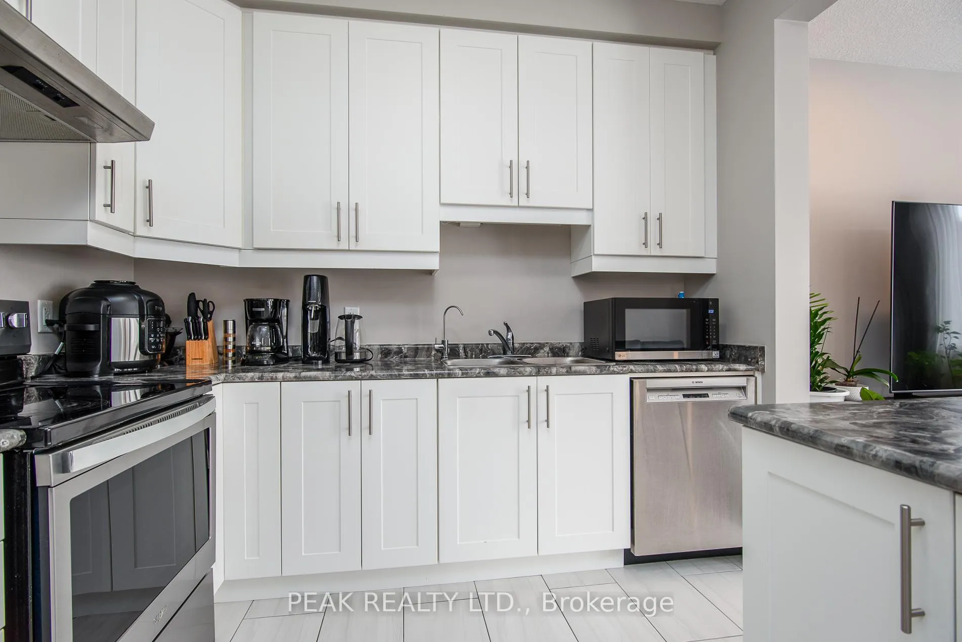 Photo 11 of 49 Gleason Crescent, Kitchener — HOMEH