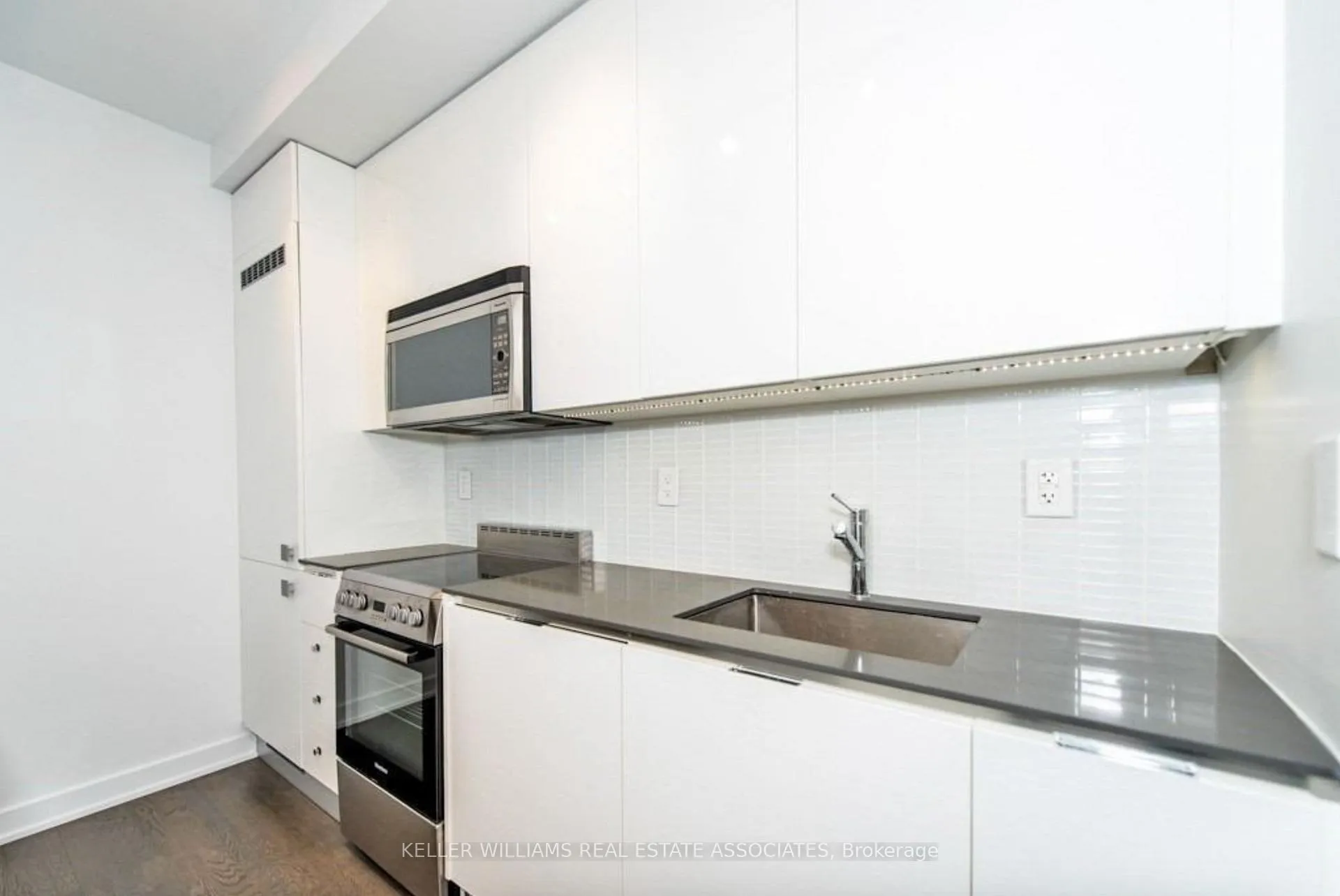 Photo 12 of Unit 1002, 8 Dovercourt Road, Toronto, Little Portugal — HOMEH