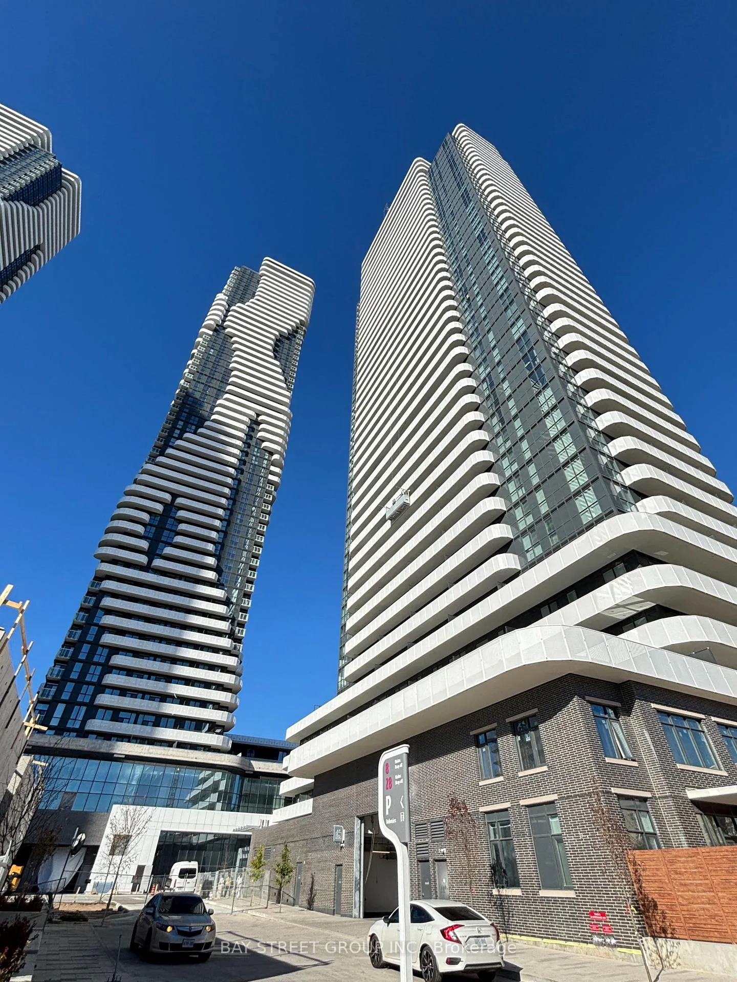 Photo 2 of Unit 4612, 28 Interchange Way, Vaughan, Vaughan Corporate Centre — HOMEH