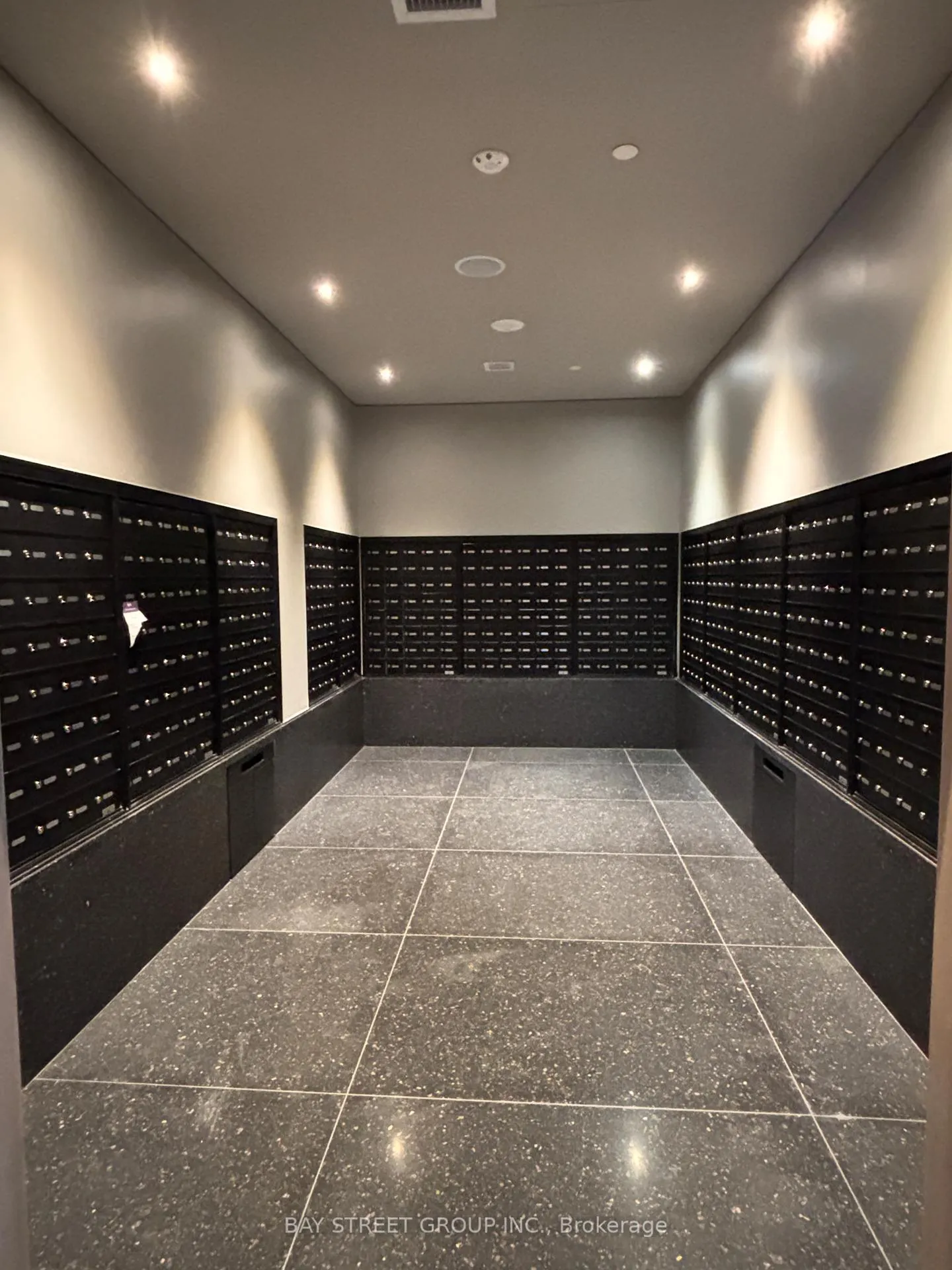 Photo 9 of Unit 4612, 28 Interchange Way, Vaughan, Vaughan Corporate Centre — HOMEH