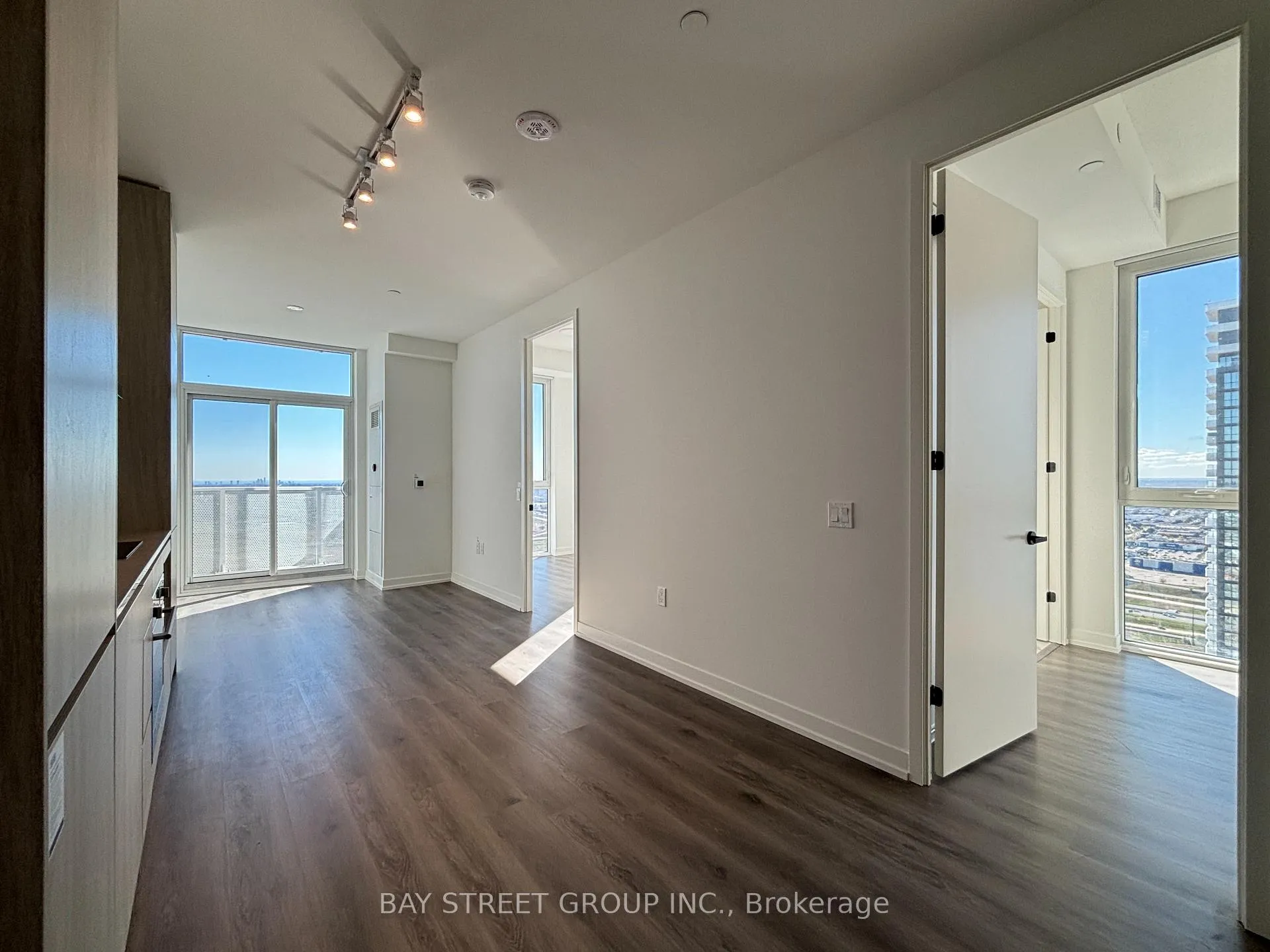 Photo 13 of Unit 4612, 28 Interchange Way, Vaughan, Vaughan Corporate Centre — HOMEH