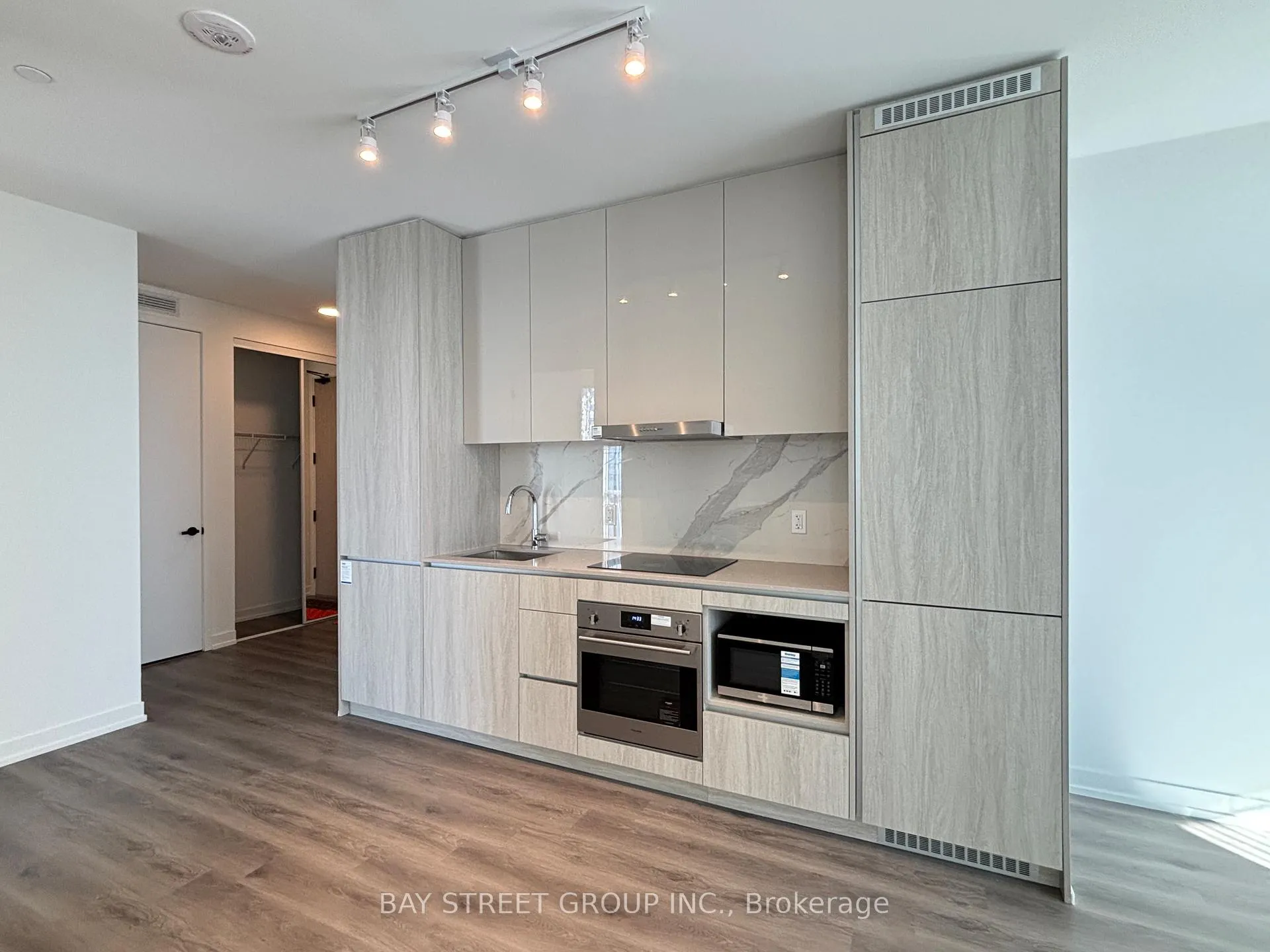 Photo 15 of Unit 4612, 28 Interchange Way, Vaughan, Vaughan Corporate Centre — HOMEH