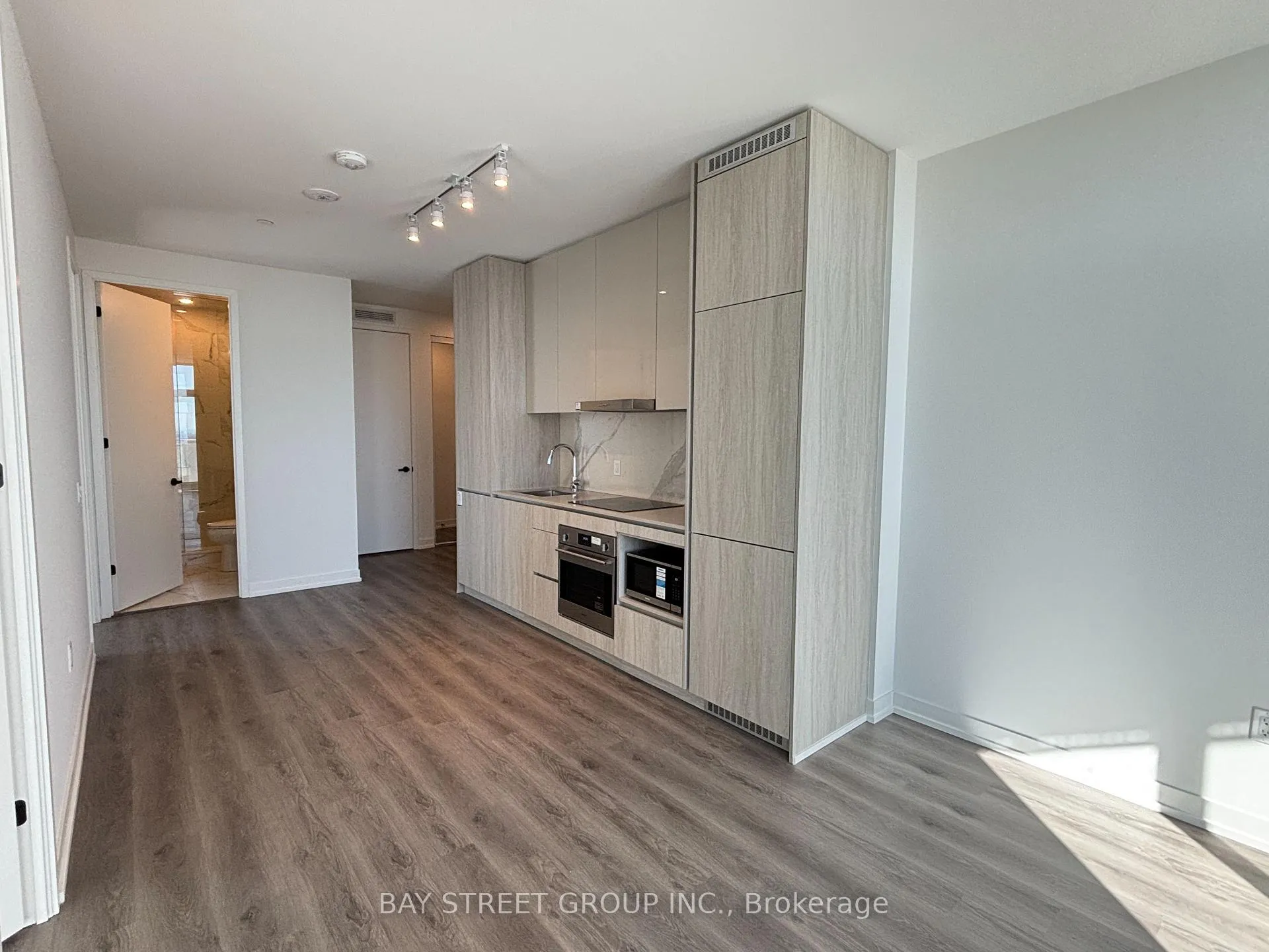 Photo 17 of Unit 4612, 28 Interchange Way, Vaughan, Vaughan Corporate Centre — HOMEH