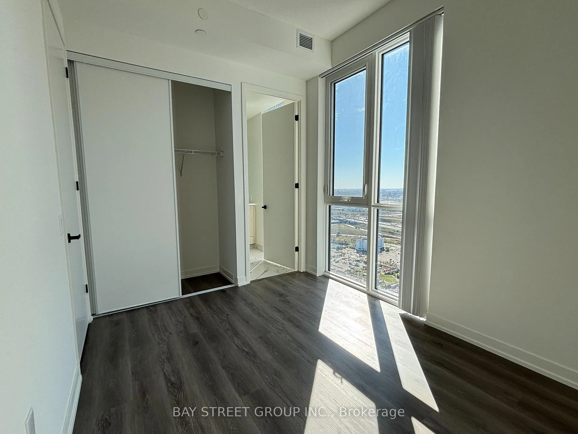 Photo 19 of Unit 4612, 28 Interchange Way, Vaughan, Vaughan Corporate Centre — HOMEH