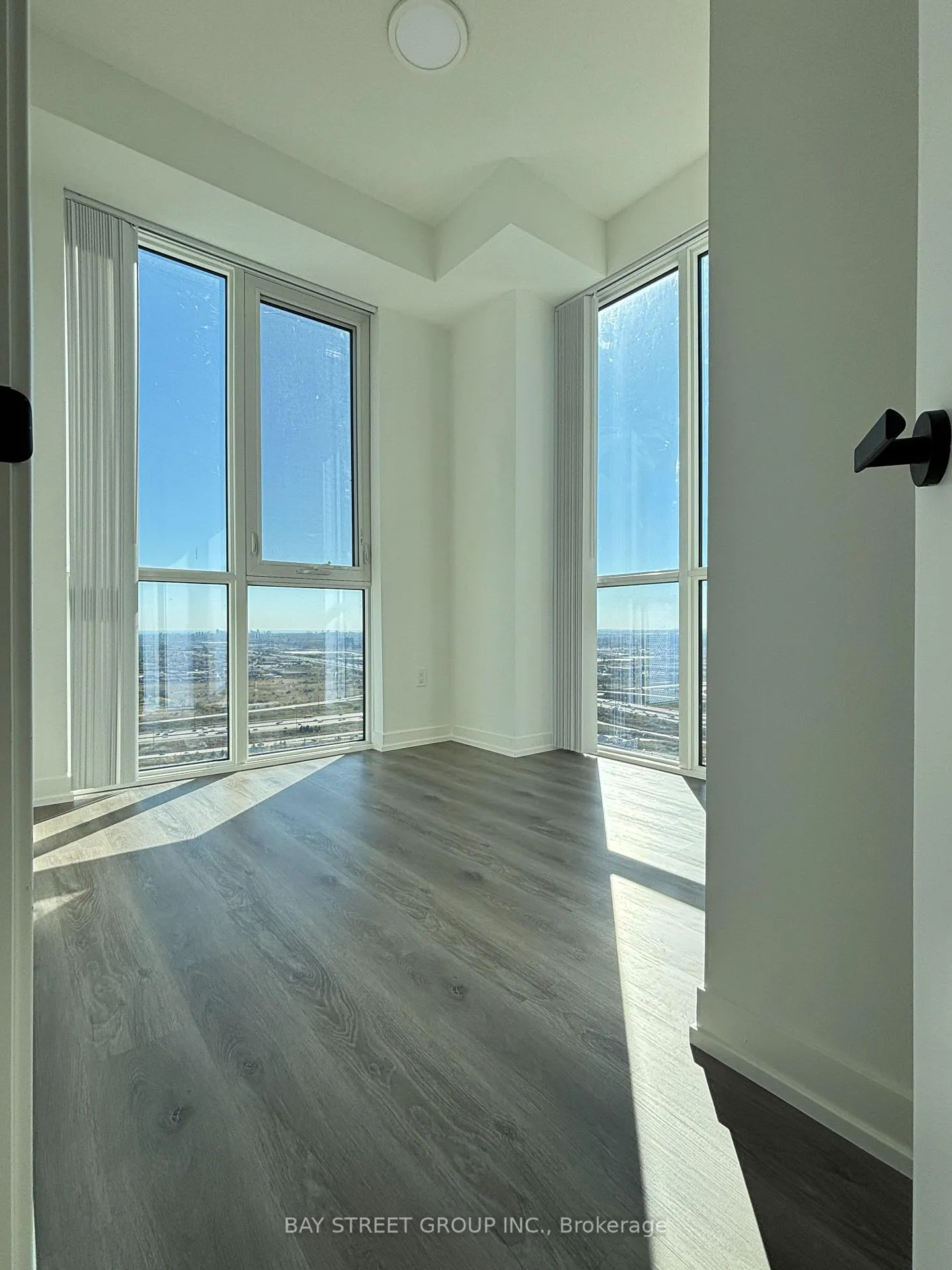 Photo 24 of Unit 4612, 28 Interchange Way, Vaughan, Vaughan Corporate Centre — HOMEH