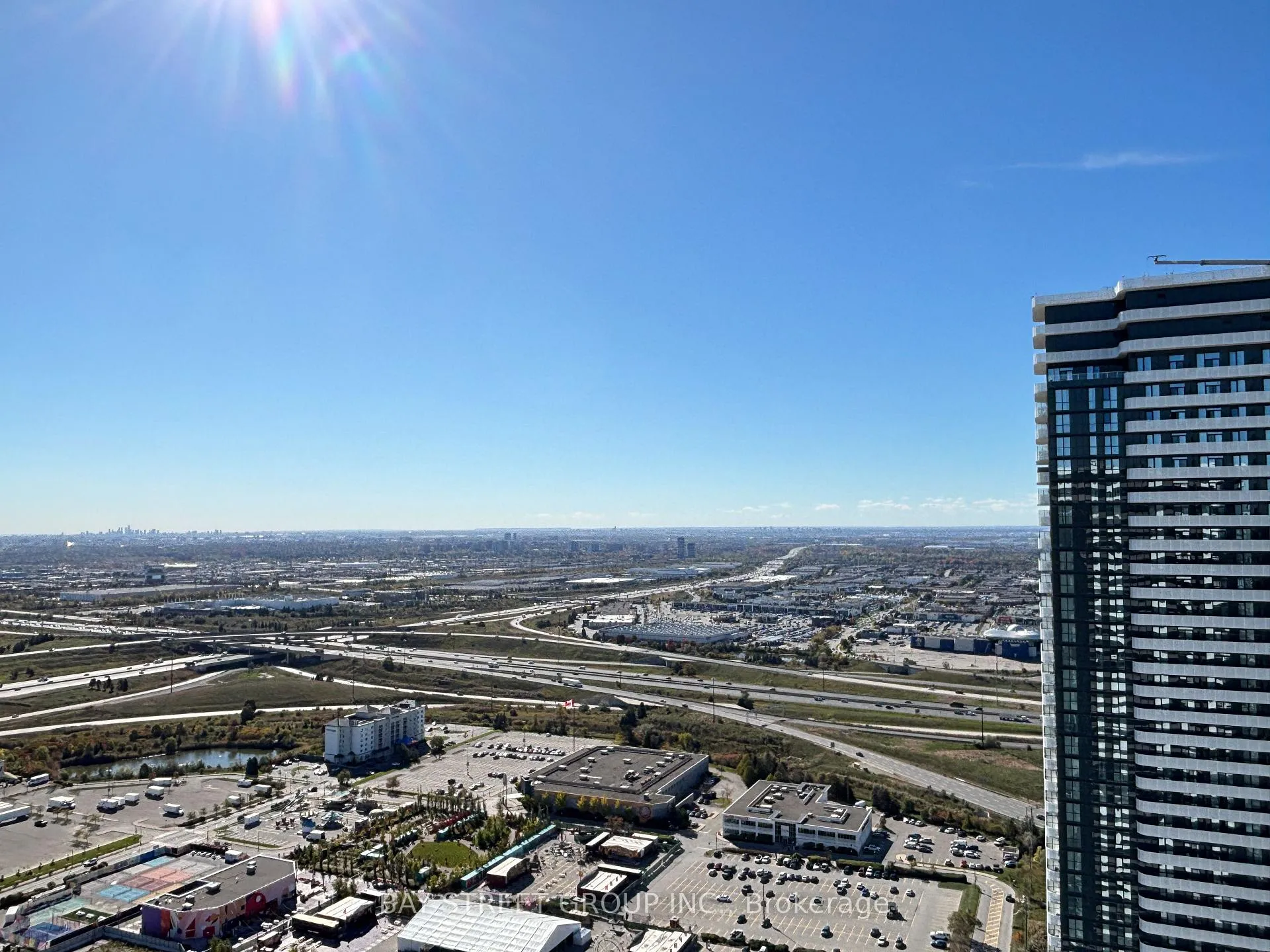 Photo 28 of Unit 4612, 28 Interchange Way, Vaughan, Vaughan Corporate Centre — HOMEH