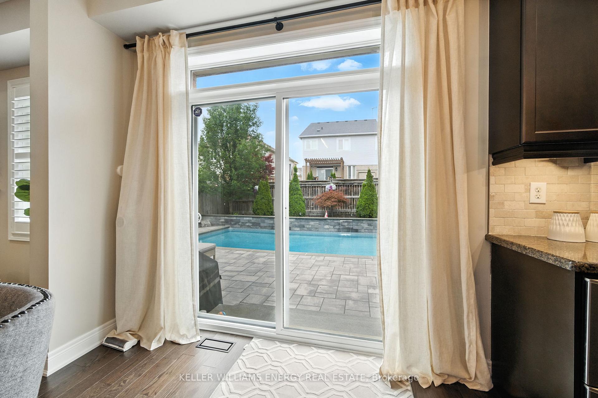Photo 10 of 26 Kersey Crescent, Clarington, Courtice — HOMEH