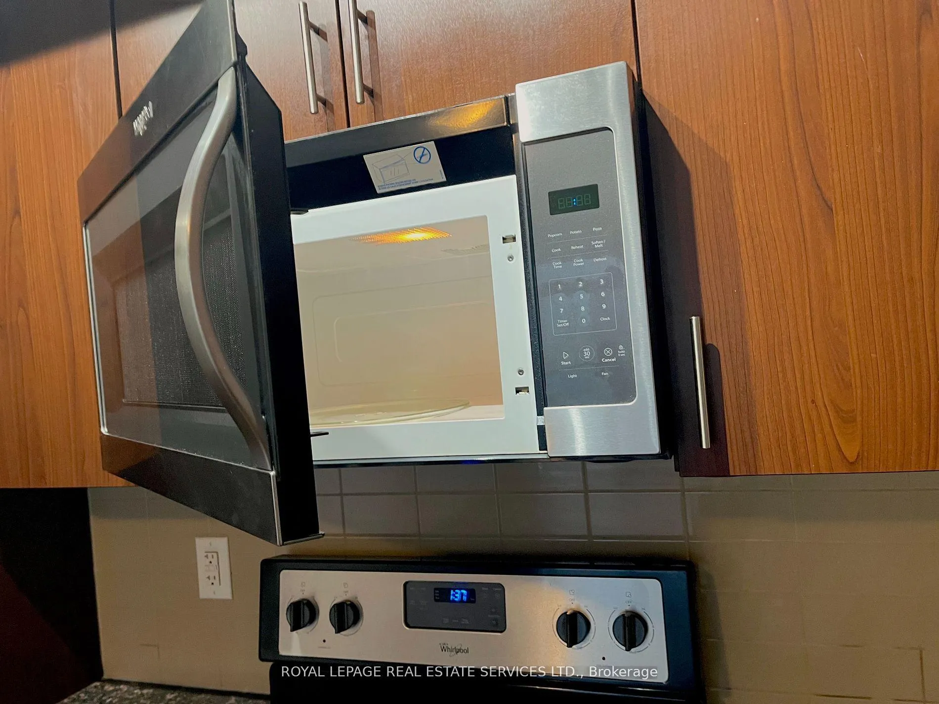 Photo 7 of Unit 1011, 3700 Highway 7, Vaughan, East Woodbridge — HOMEH