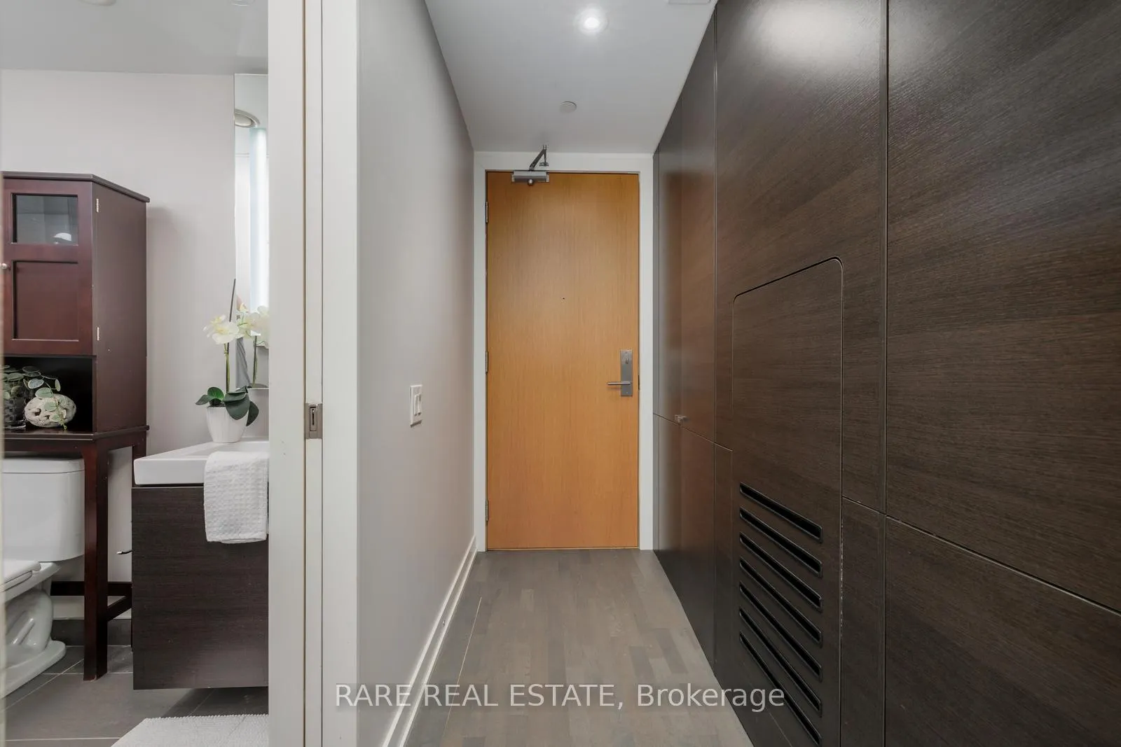Front of Unit 1307, 629 King Street W