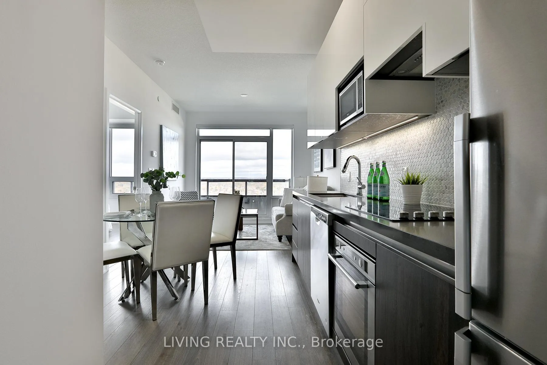 Photo 4 of Unit 2101, 15 Water Walk Drive, Markham, Unionville — HOMEH