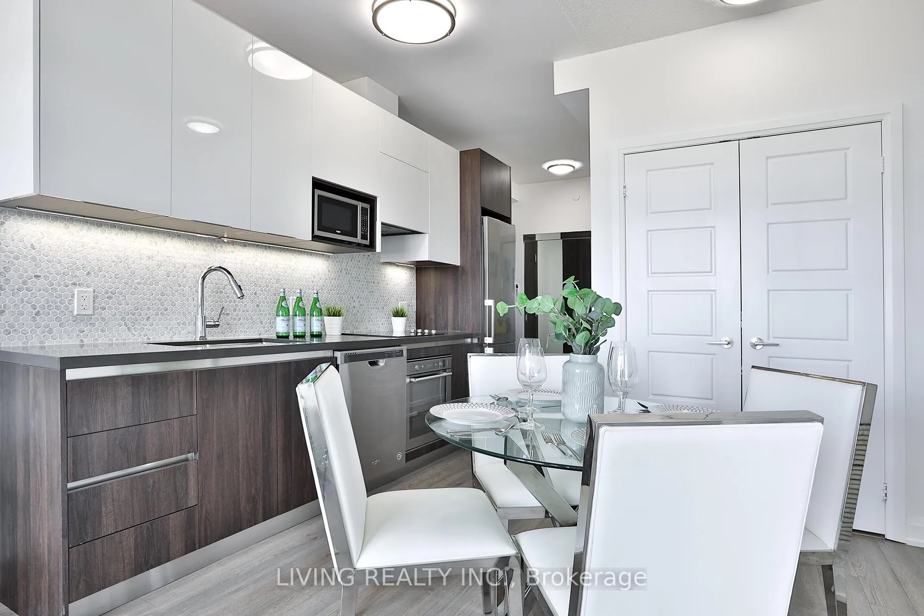 Photo 6 of Unit 2101, 15 Water Walk Drive, Markham, Unionville — HOMEH
