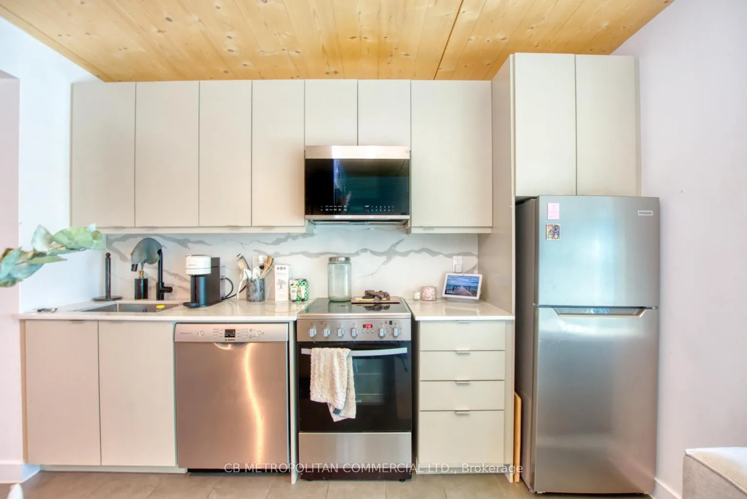 Photo 3 of Unit 601, 1598 Queen Street E, Toronto, Greenwood-Coxwell — HOMEH