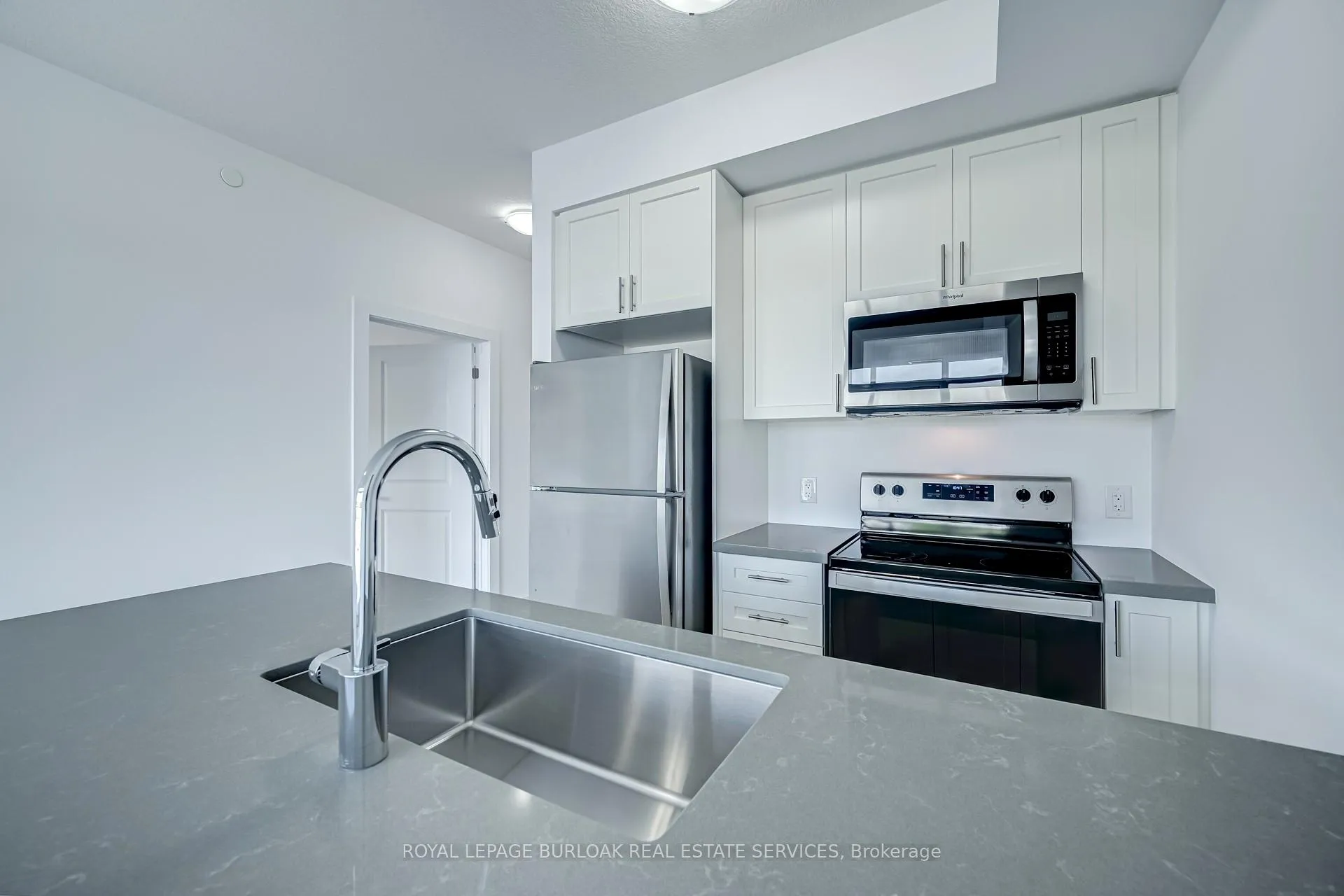 Photo 8 of Unit 204, 450 Dundas Street E, Hamilton, Waterdown — HOMEH
