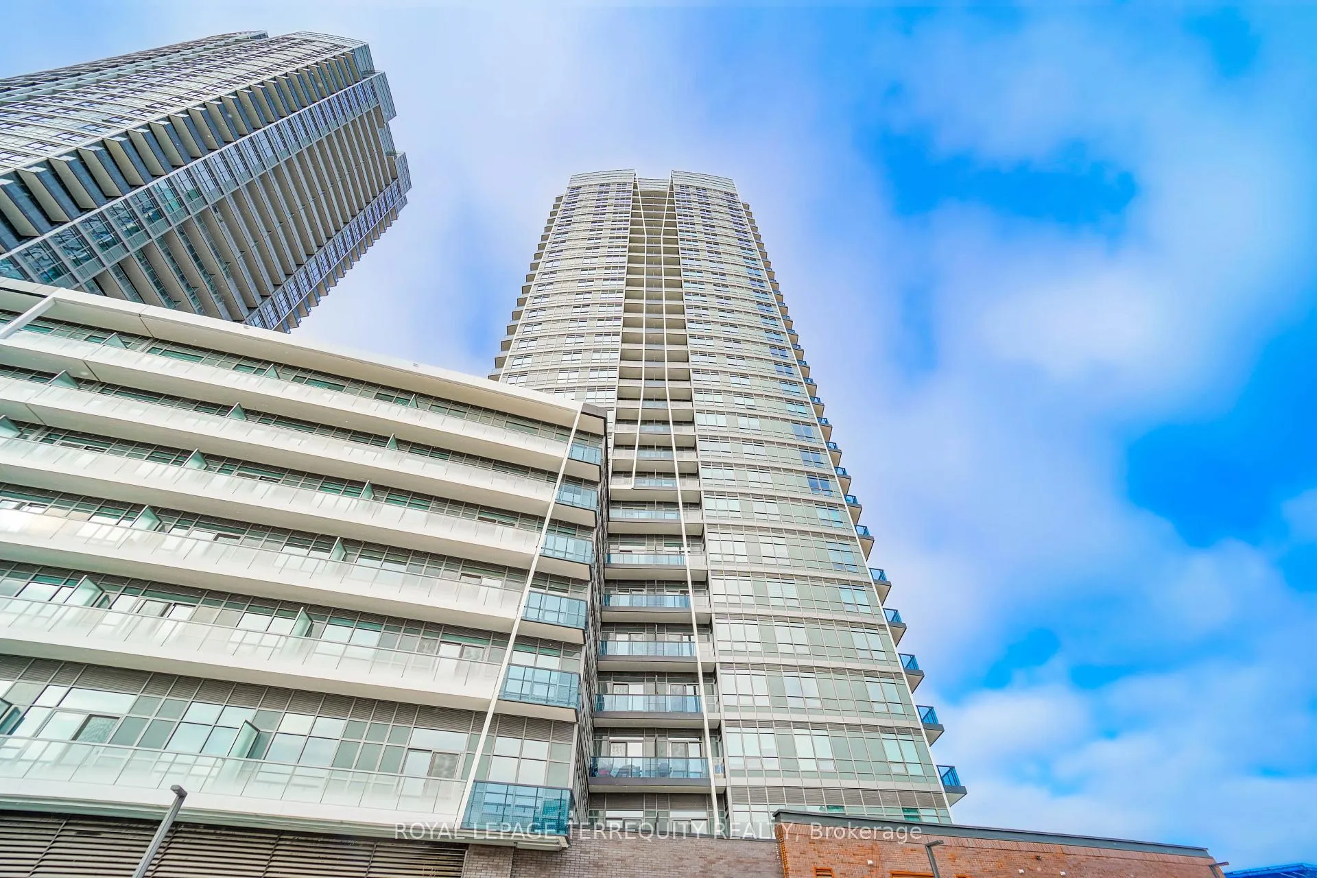 Photo 2 of Unit 2612, 50 Upper Mall Way, Vaughan, Brownridge — HOMEH